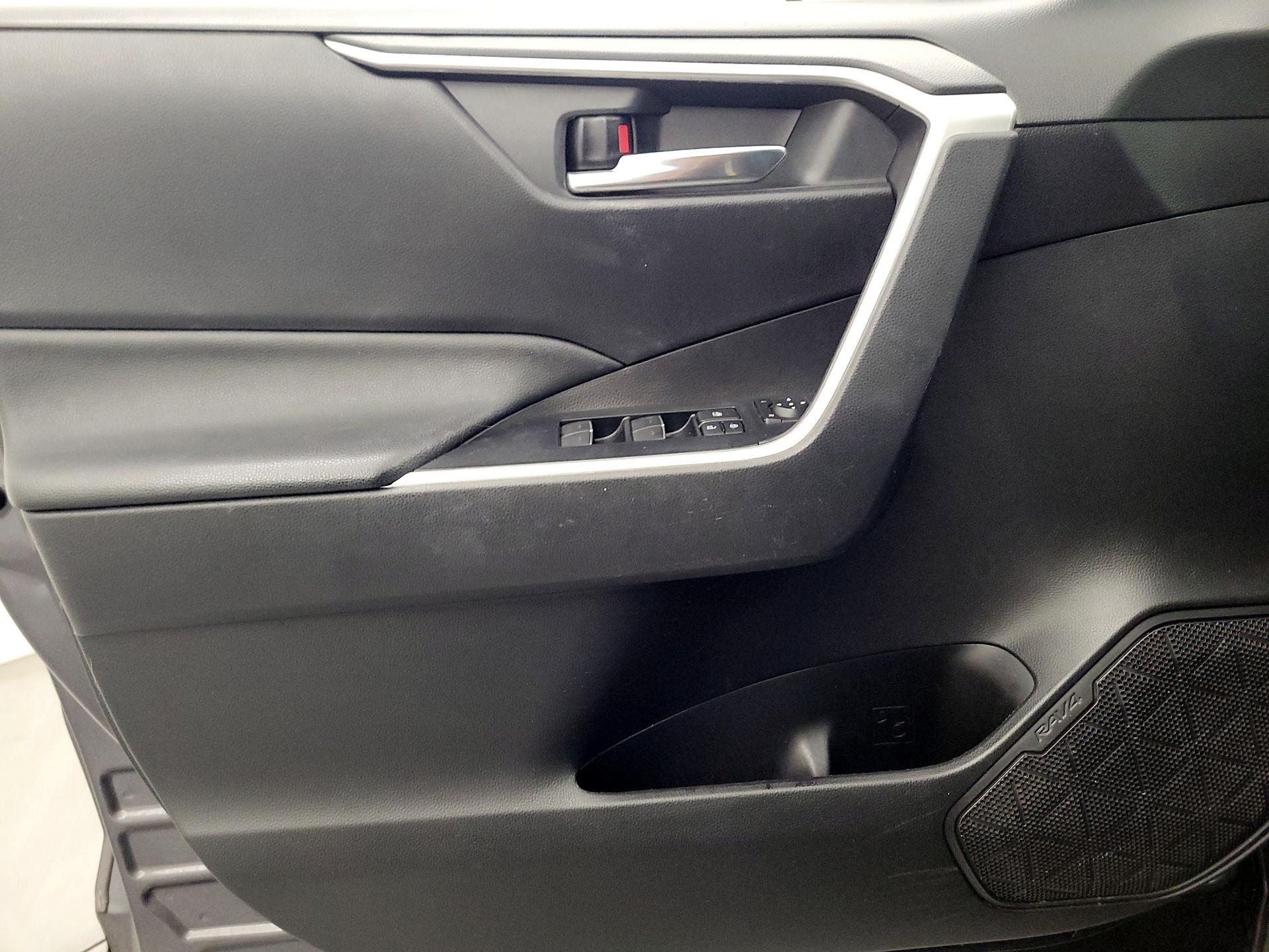 Thumbnail: 2022 Toyota RAV4 - 12