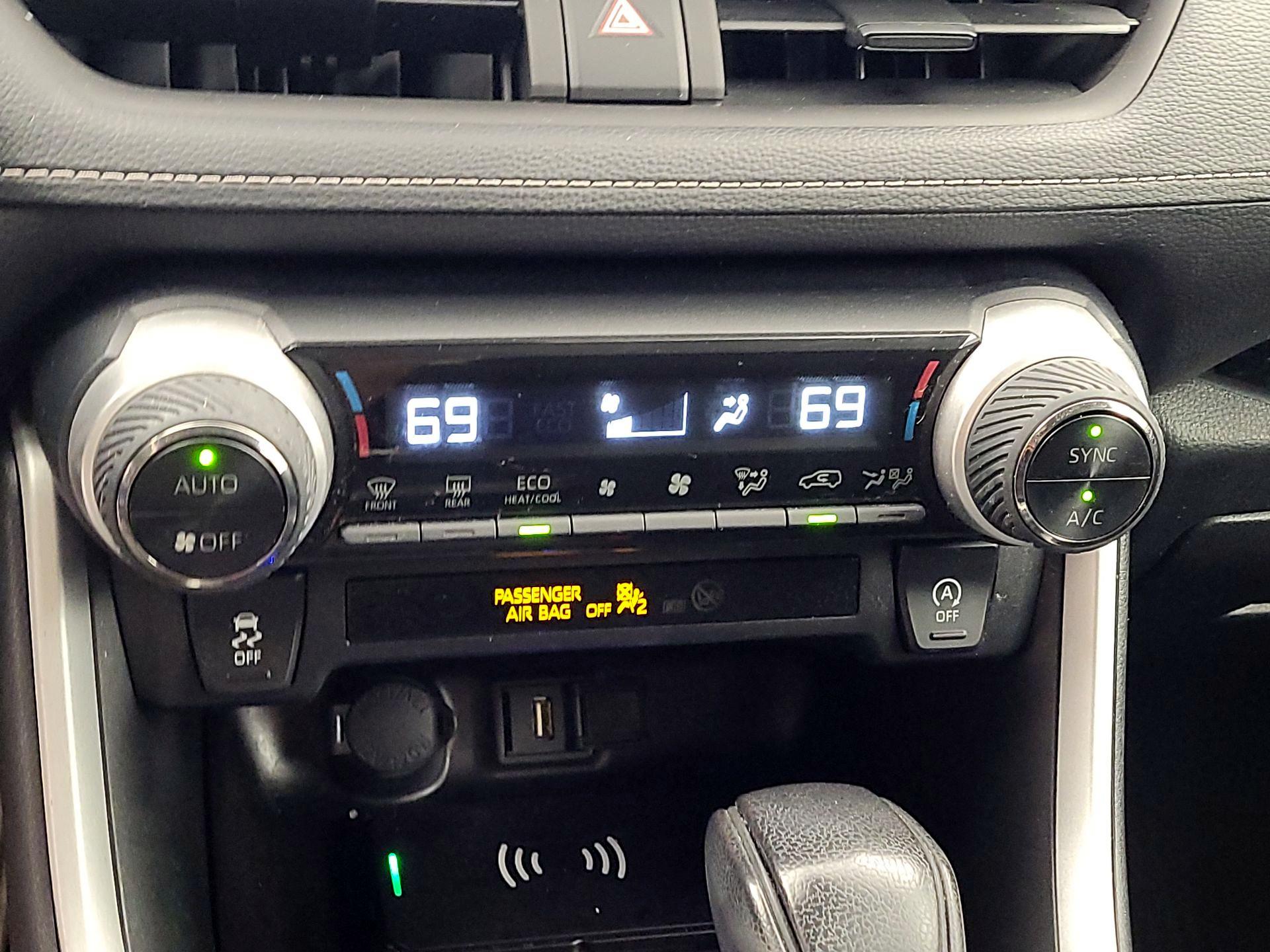 Thumbnail: 2022 Toyota RAV4 - 16