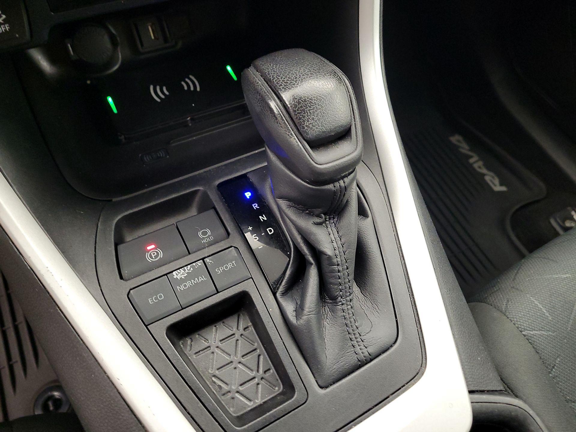 Thumbnail: 2022 Toyota RAV4 - 17