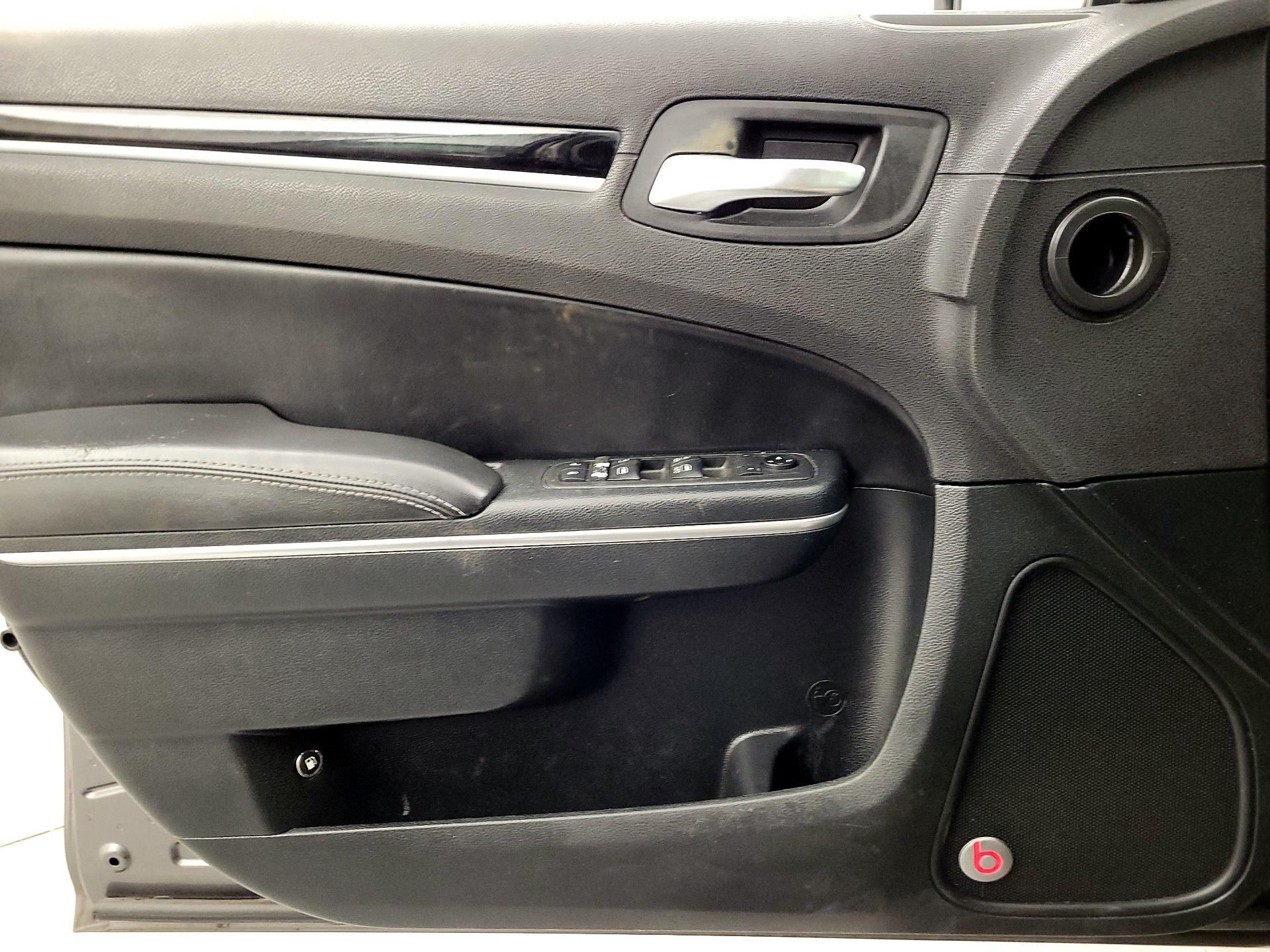 Thumbnail: 2018 Chrysler 300 - 12