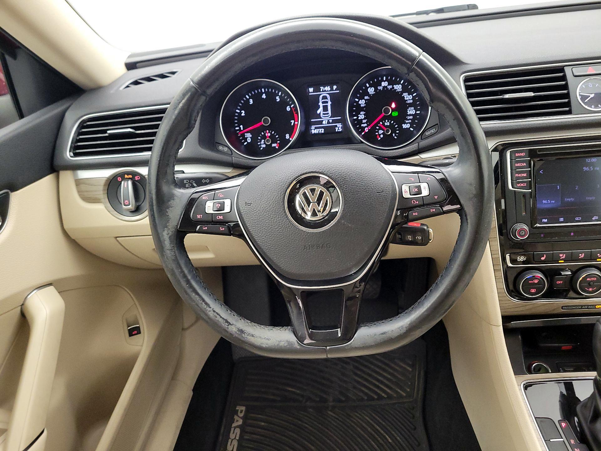 Thumbnail: 2016 Volkswagen Passat - 10