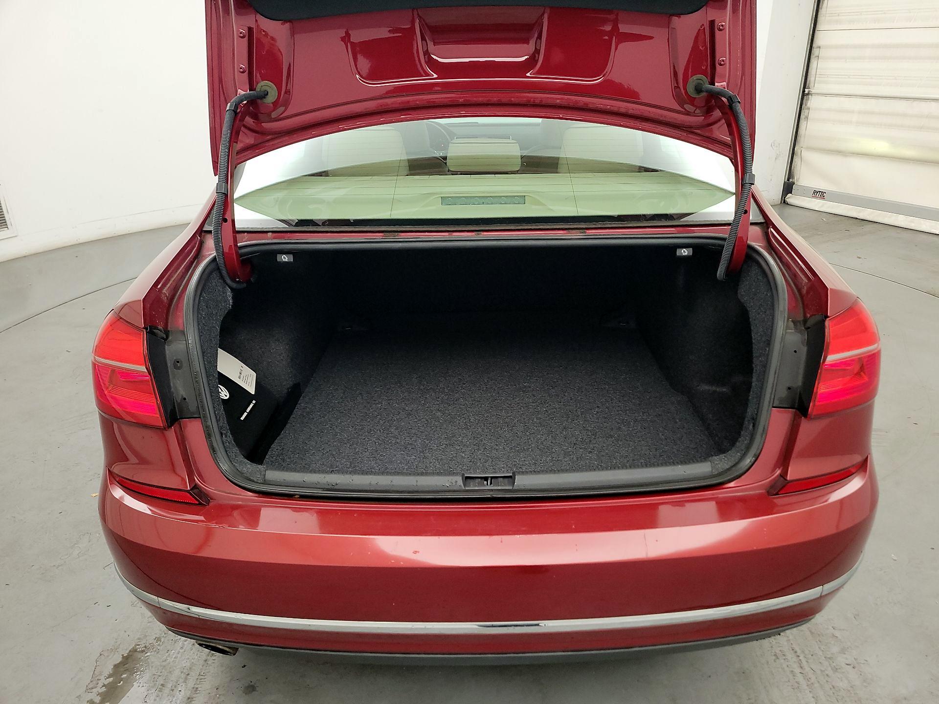 Thumbnail: 2016 Volkswagen Passat - 20