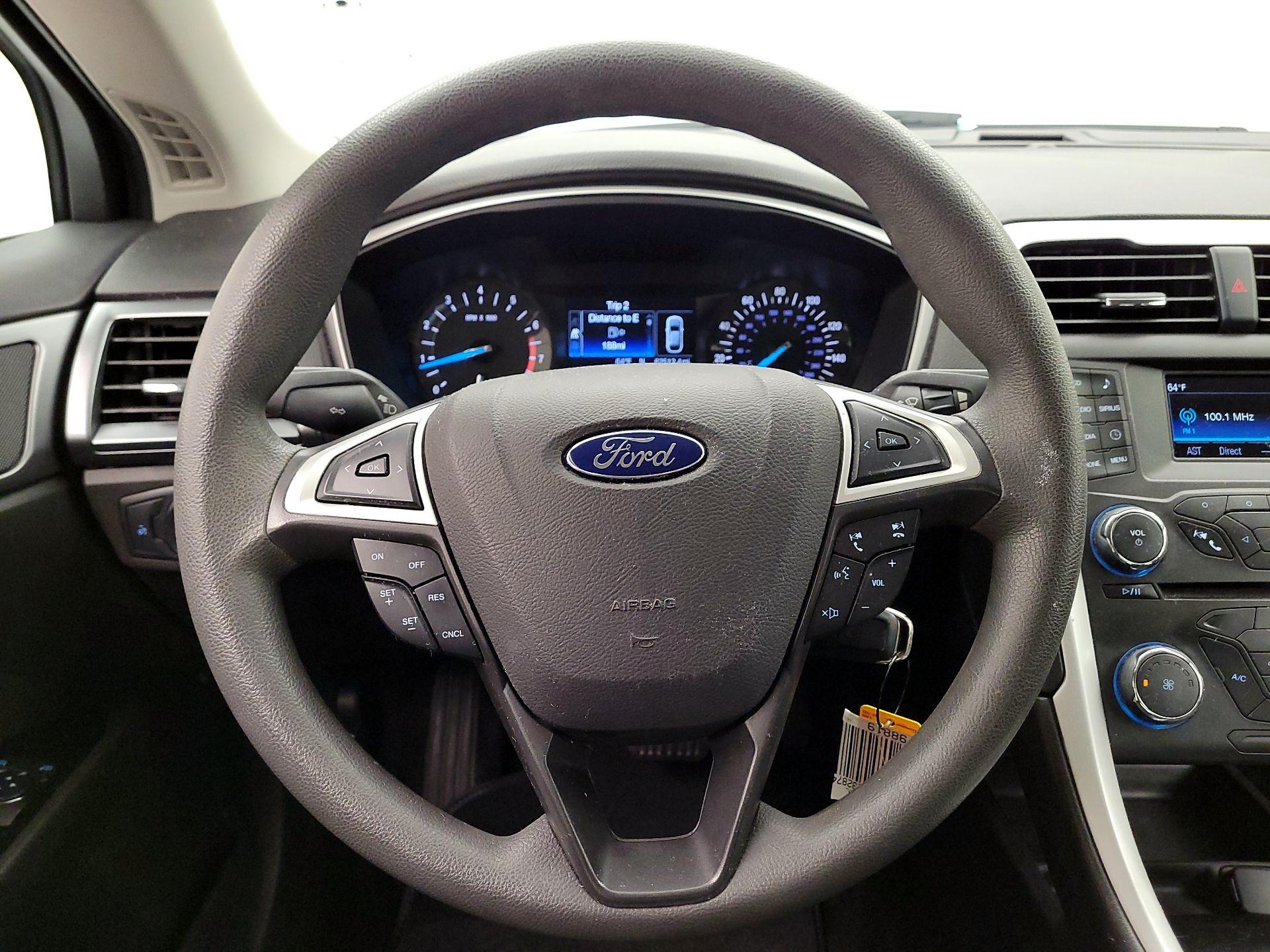 Thumbnail: 2016 Ford Fusion - 10