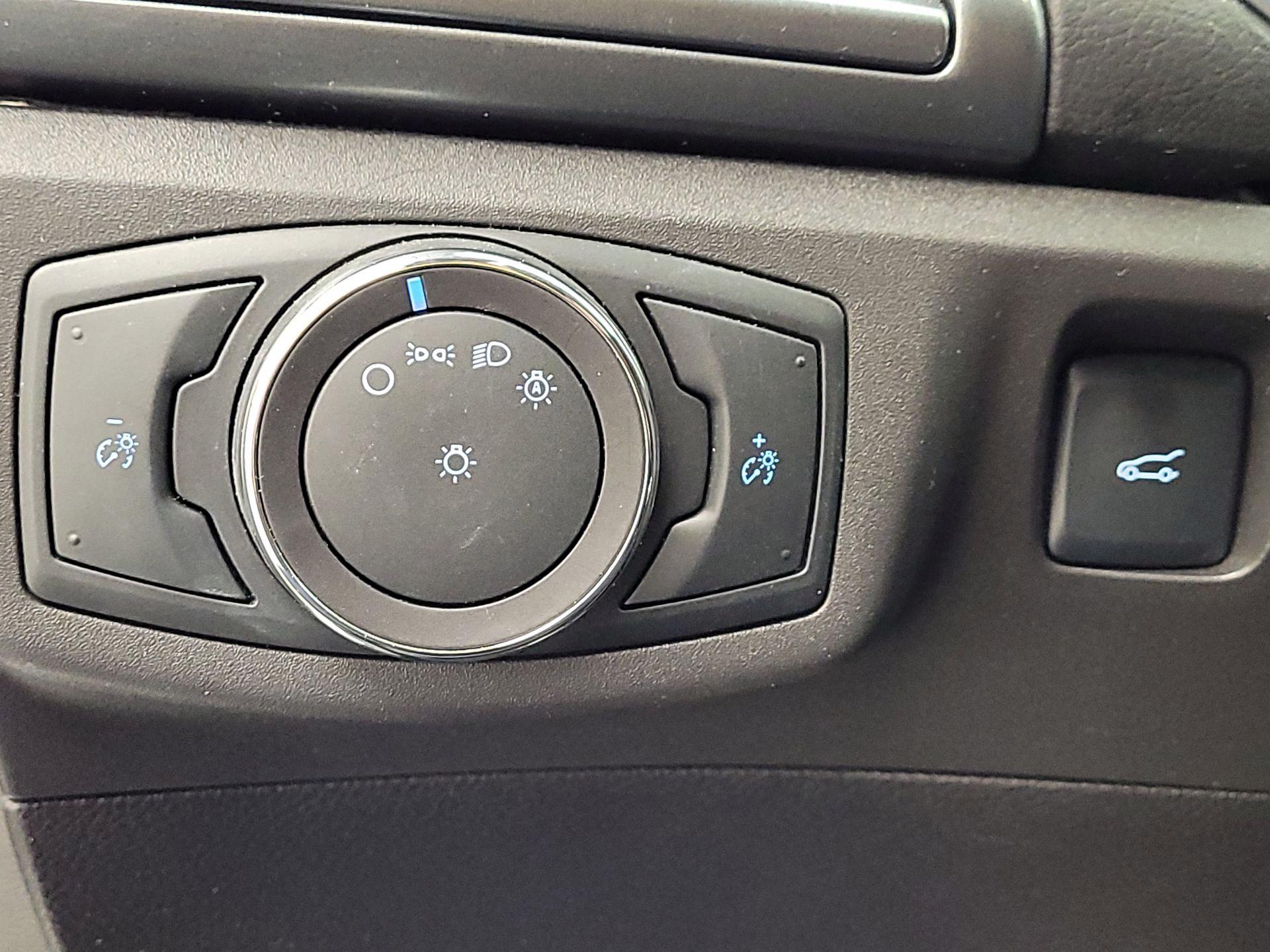 Thumbnail: 2016 Ford Fusion - 13