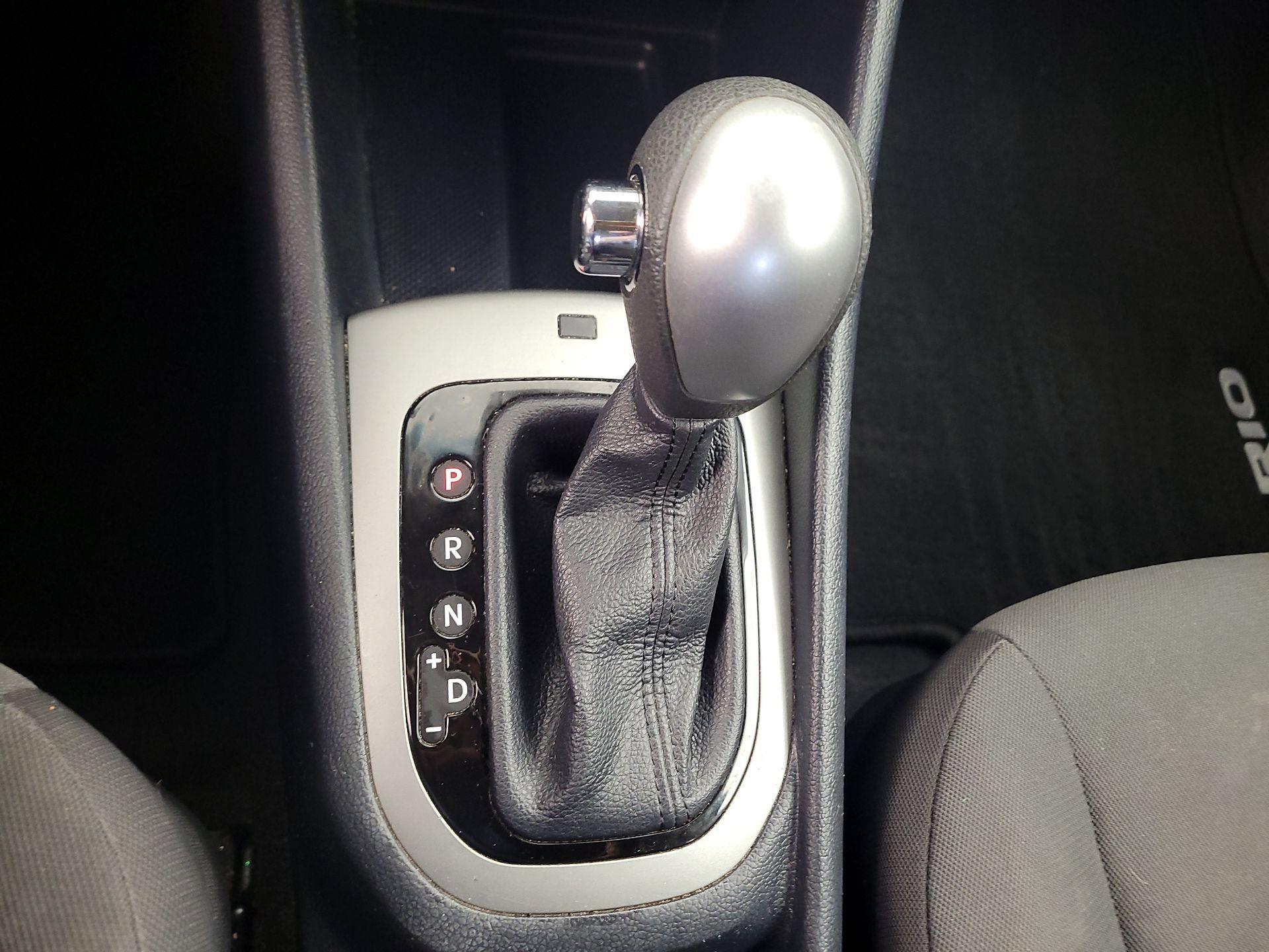 Thumbnail: 2017 Kia Rio - 15