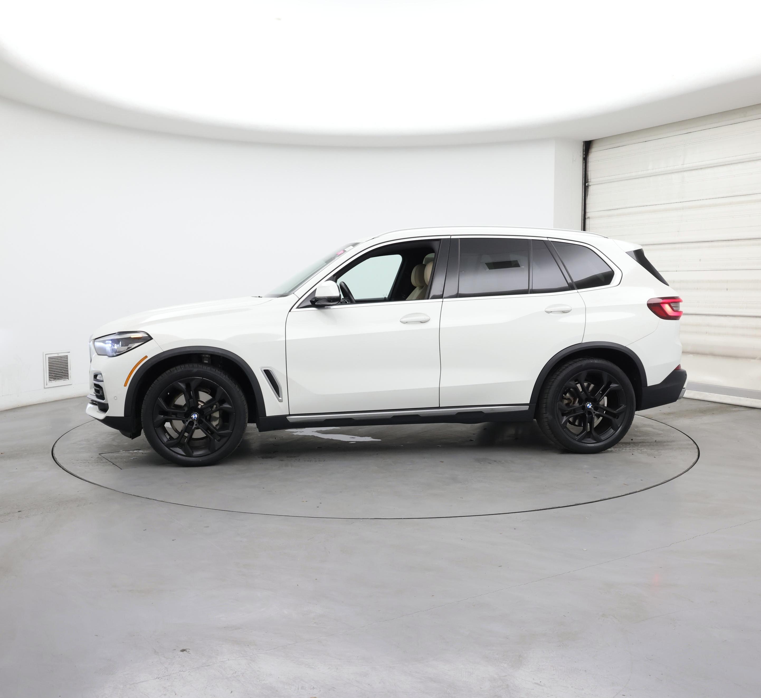 Thumbnail: 2021 BMW X5 - 3