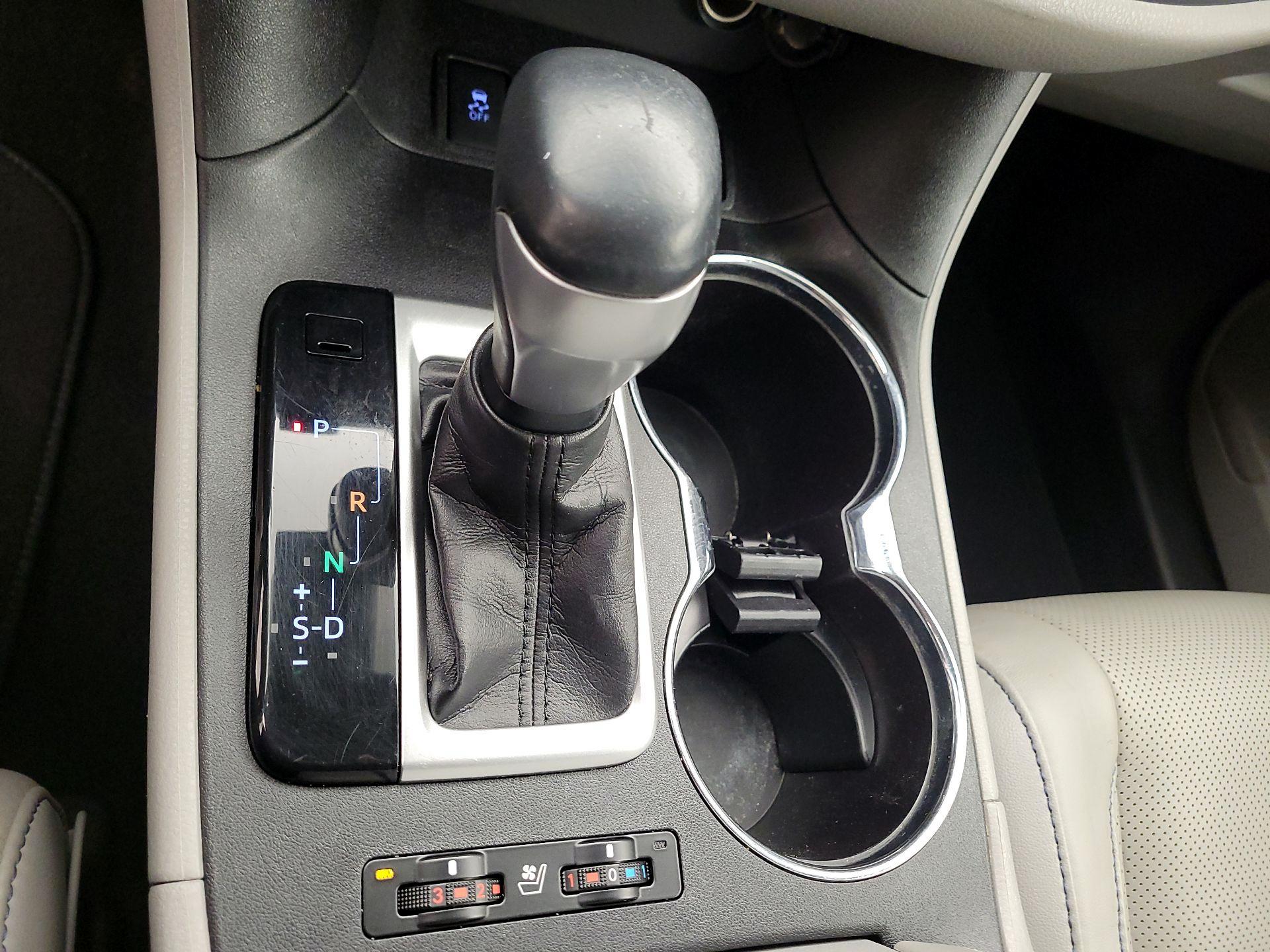 Thumbnail: 2019 Toyota Highlander - 15