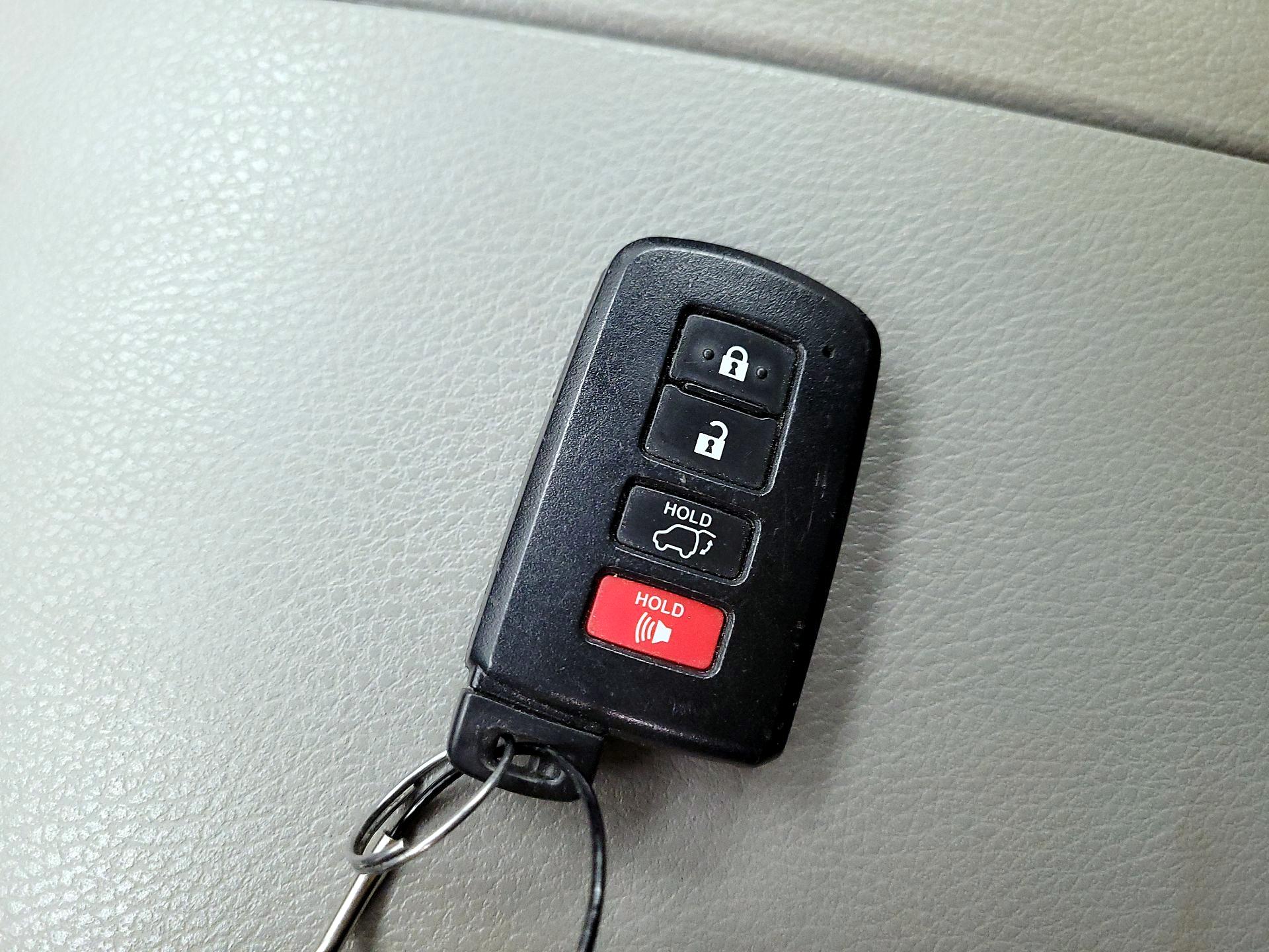 Thumbnail: 2019 Toyota Highlander - 18