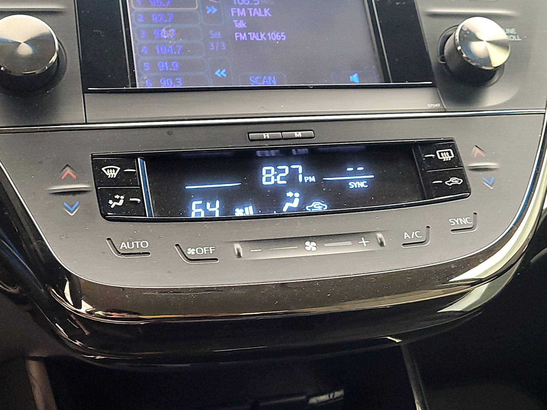 Thumbnail: 2014 Toyota Avalon - 16