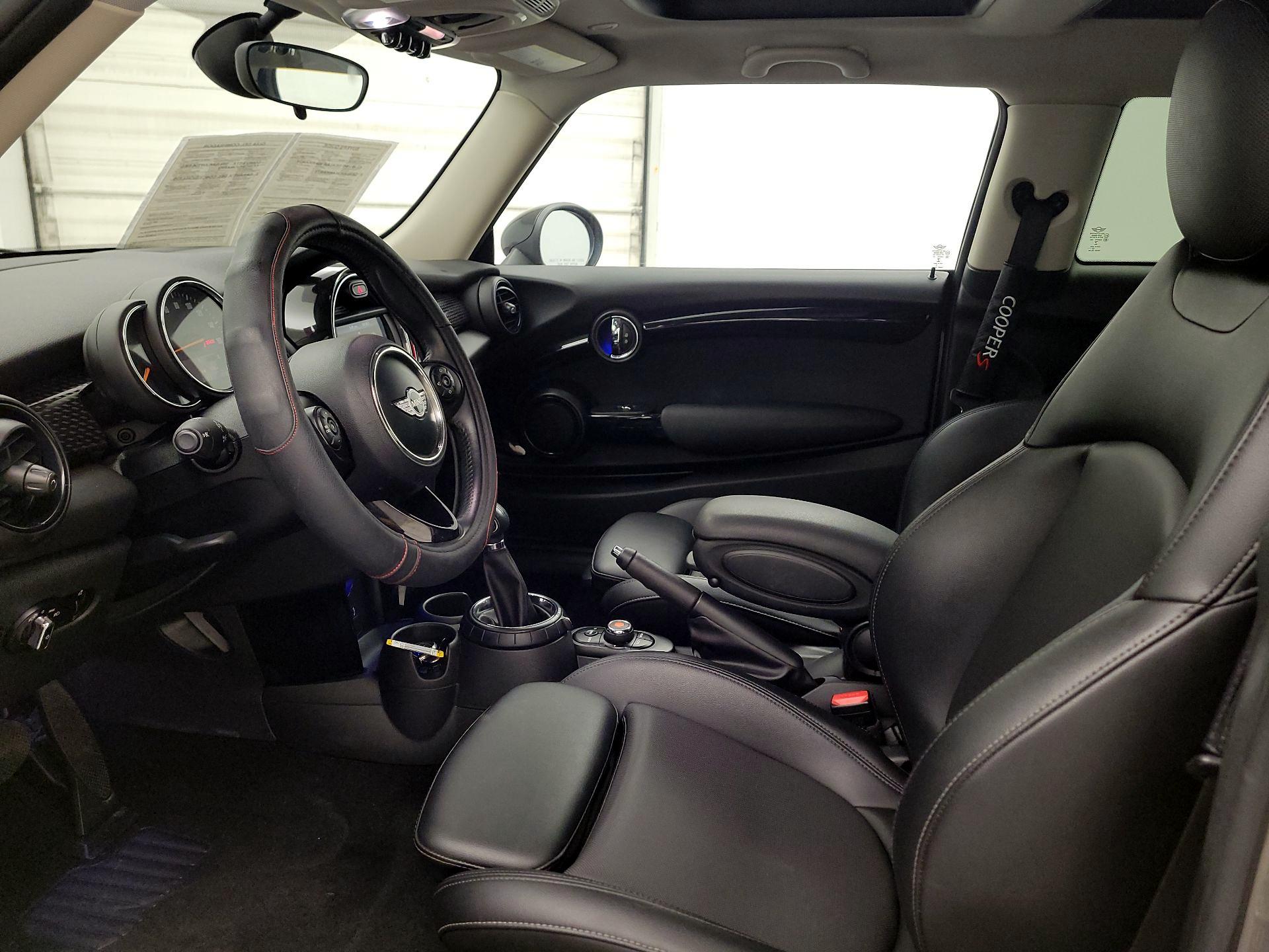 Thumbnail: 2017 MINI Cooper Hardtop - 11