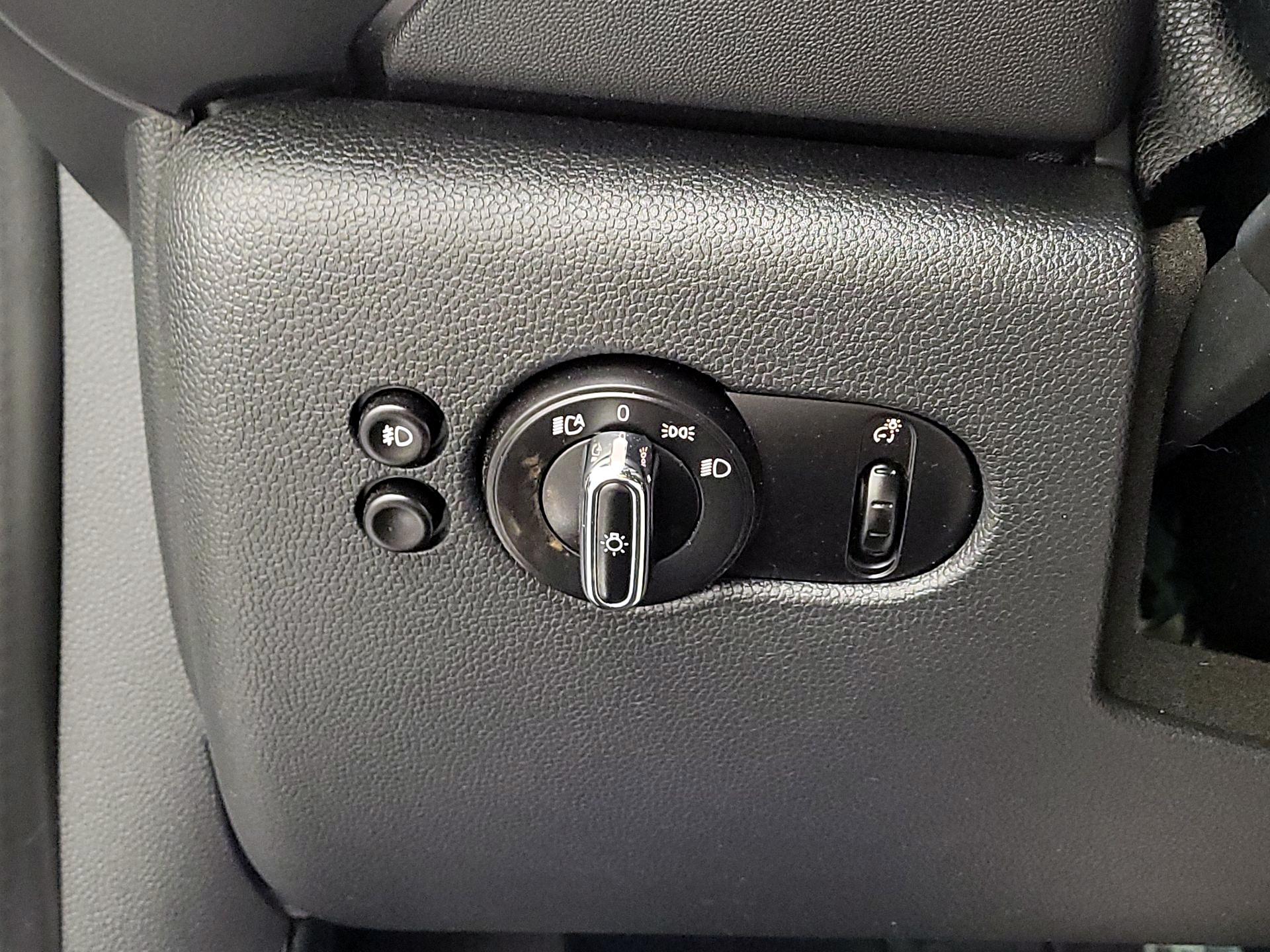 Thumbnail: 2017 MINI Cooper Hardtop - 13