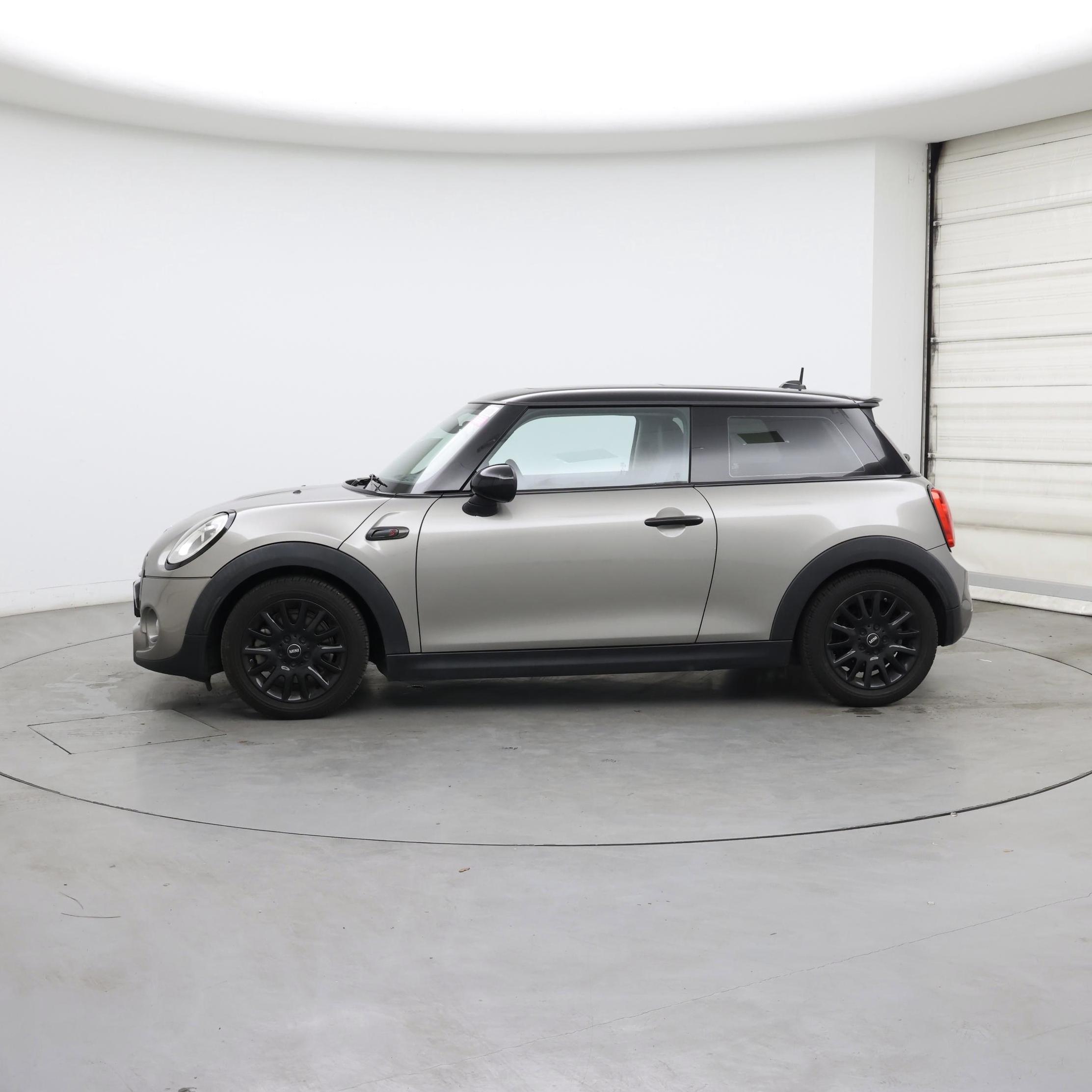 Thumbnail: 2017 MINI Cooper Hardtop - 3