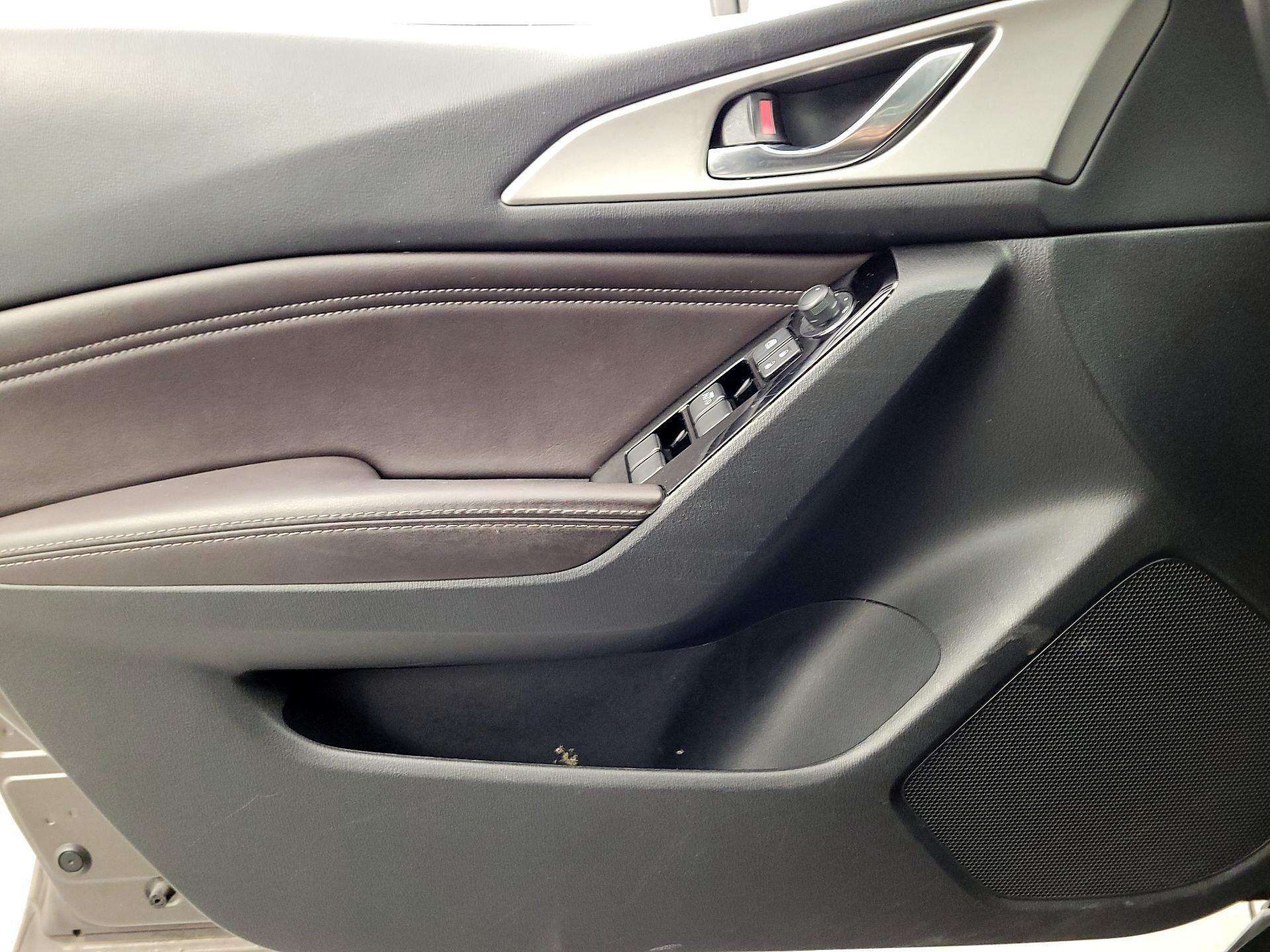 Thumbnail: 2017 Mazda Mazda3 - 12