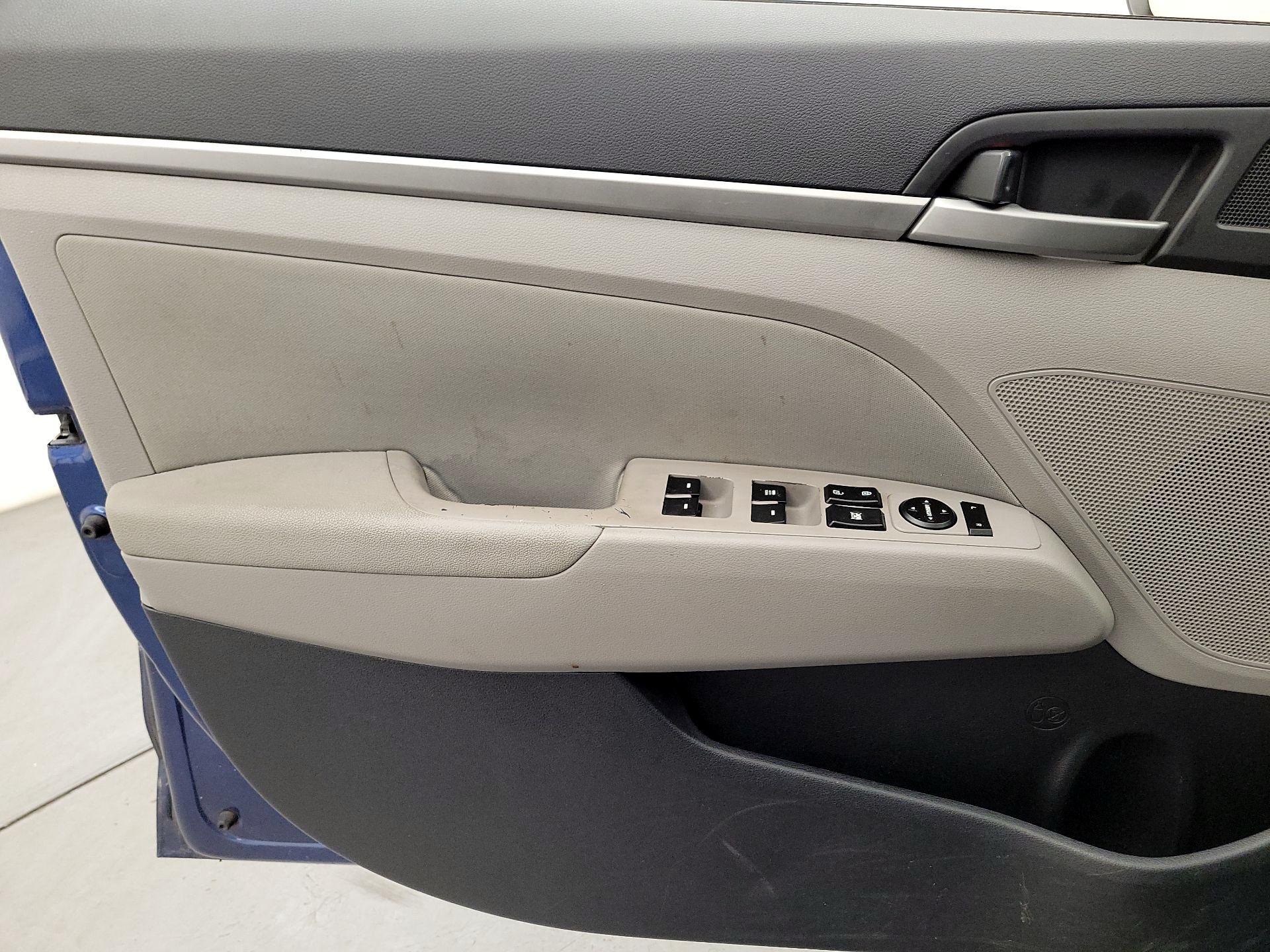 Thumbnail: 2017 Hyundai Elantra - 12