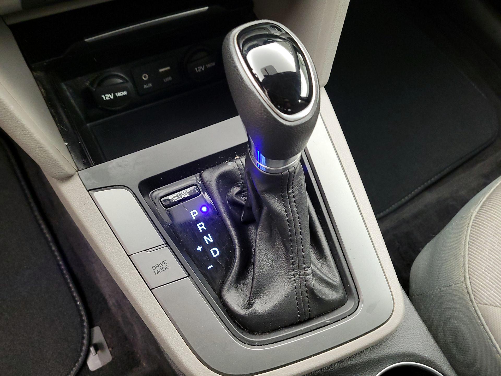 Thumbnail: 2017 Hyundai Elantra - 17