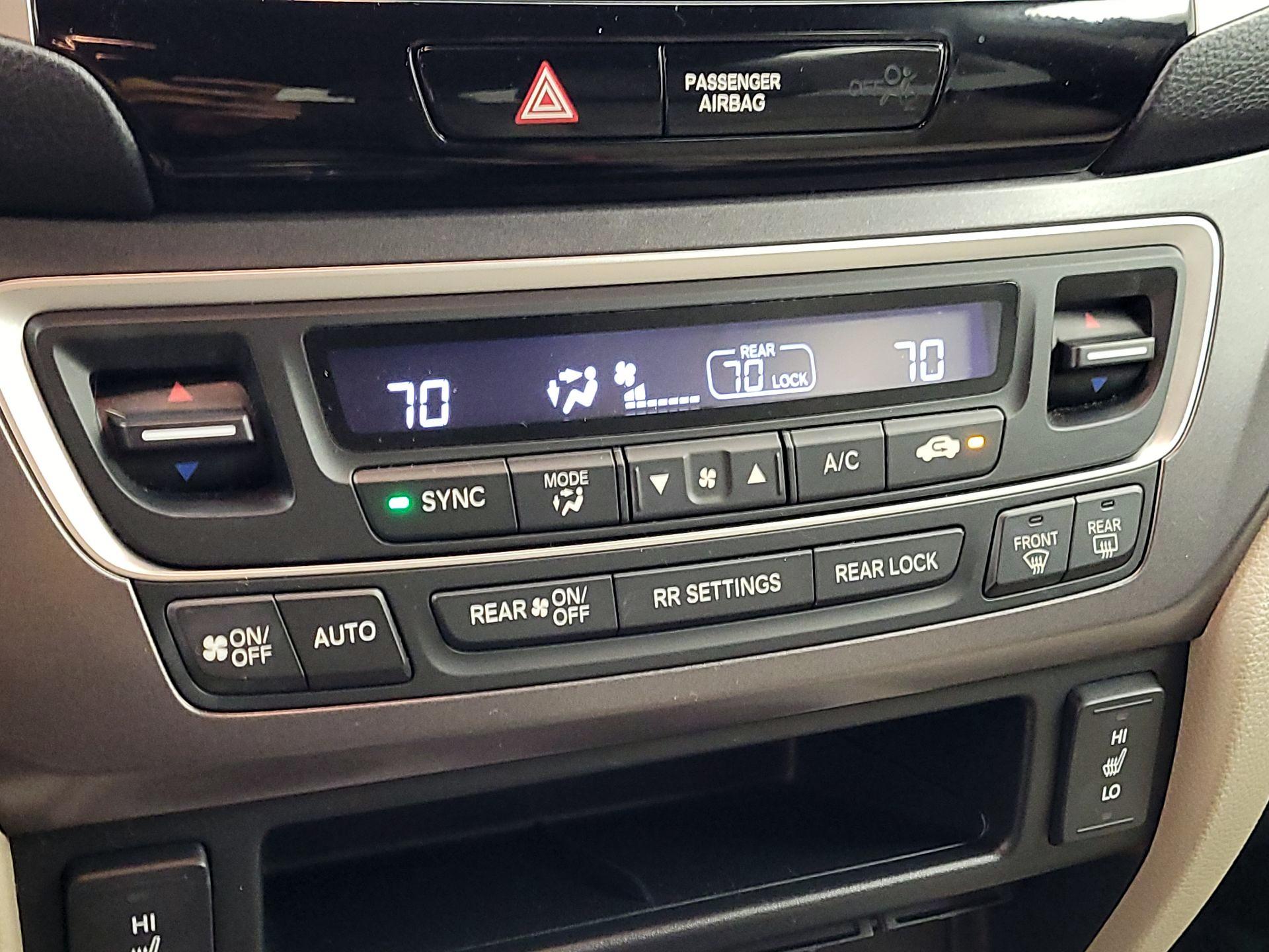 Thumbnail: 2016 Honda Pilot - 16