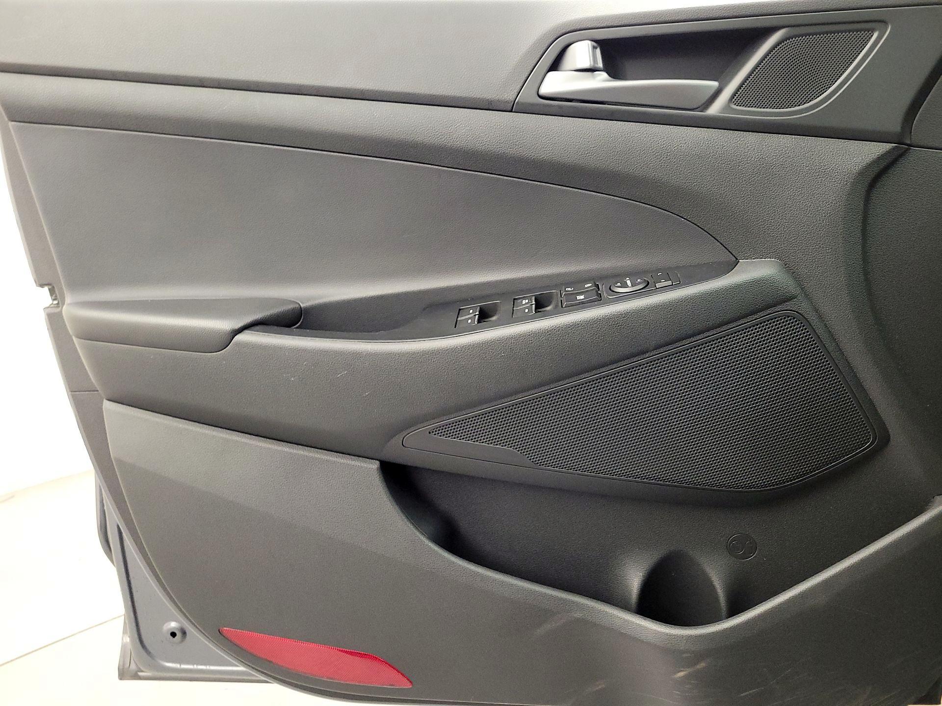 Thumbnail: 2016 Hyundai Tucson - 12