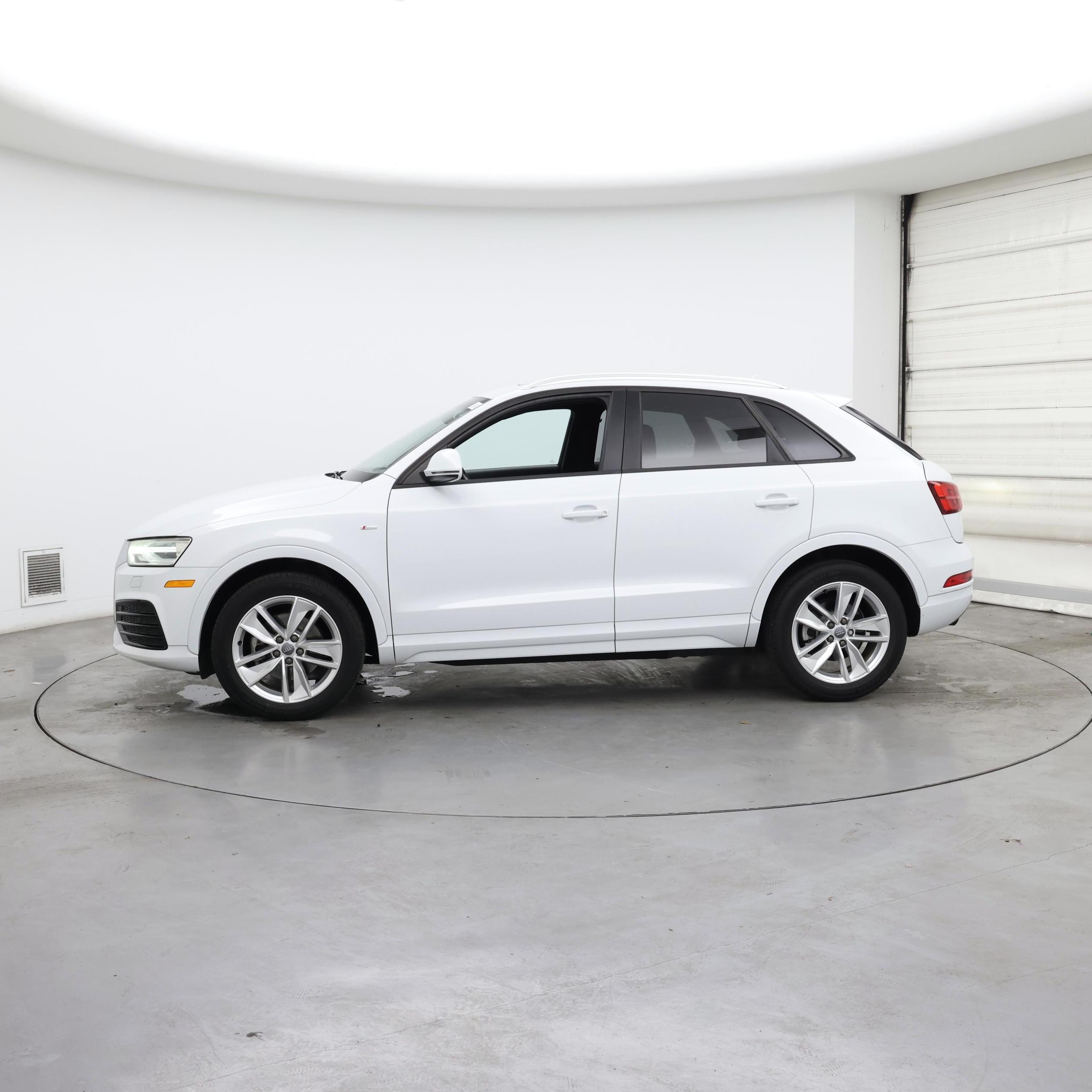 Thumbnail: 2018 Audi Q3 - 3