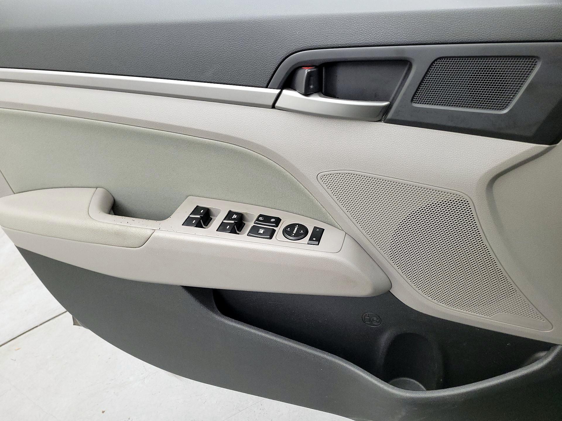 Thumbnail: 2018 Hyundai Elantra - 12