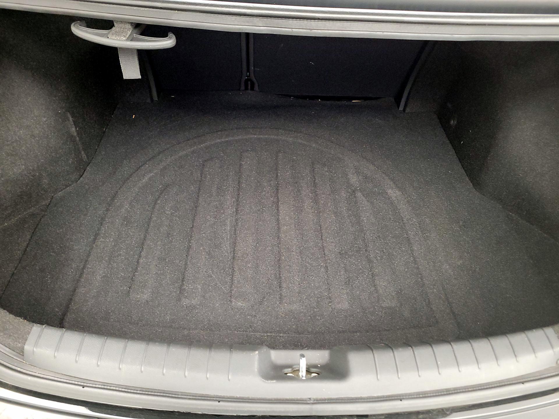 Thumbnail: 2018 Hyundai Elantra - 16