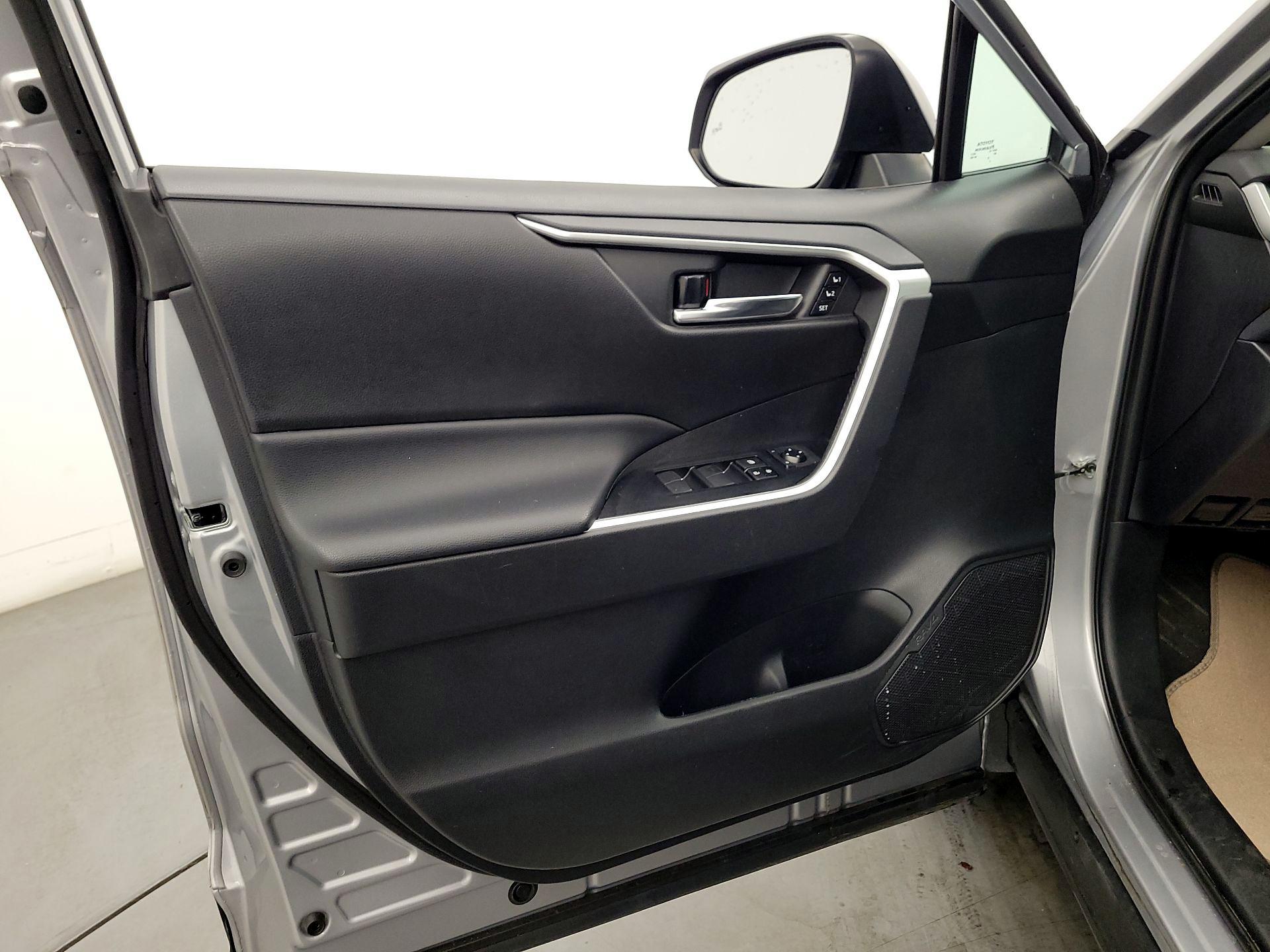 Thumbnail: 2021 Toyota RAV4 - 12