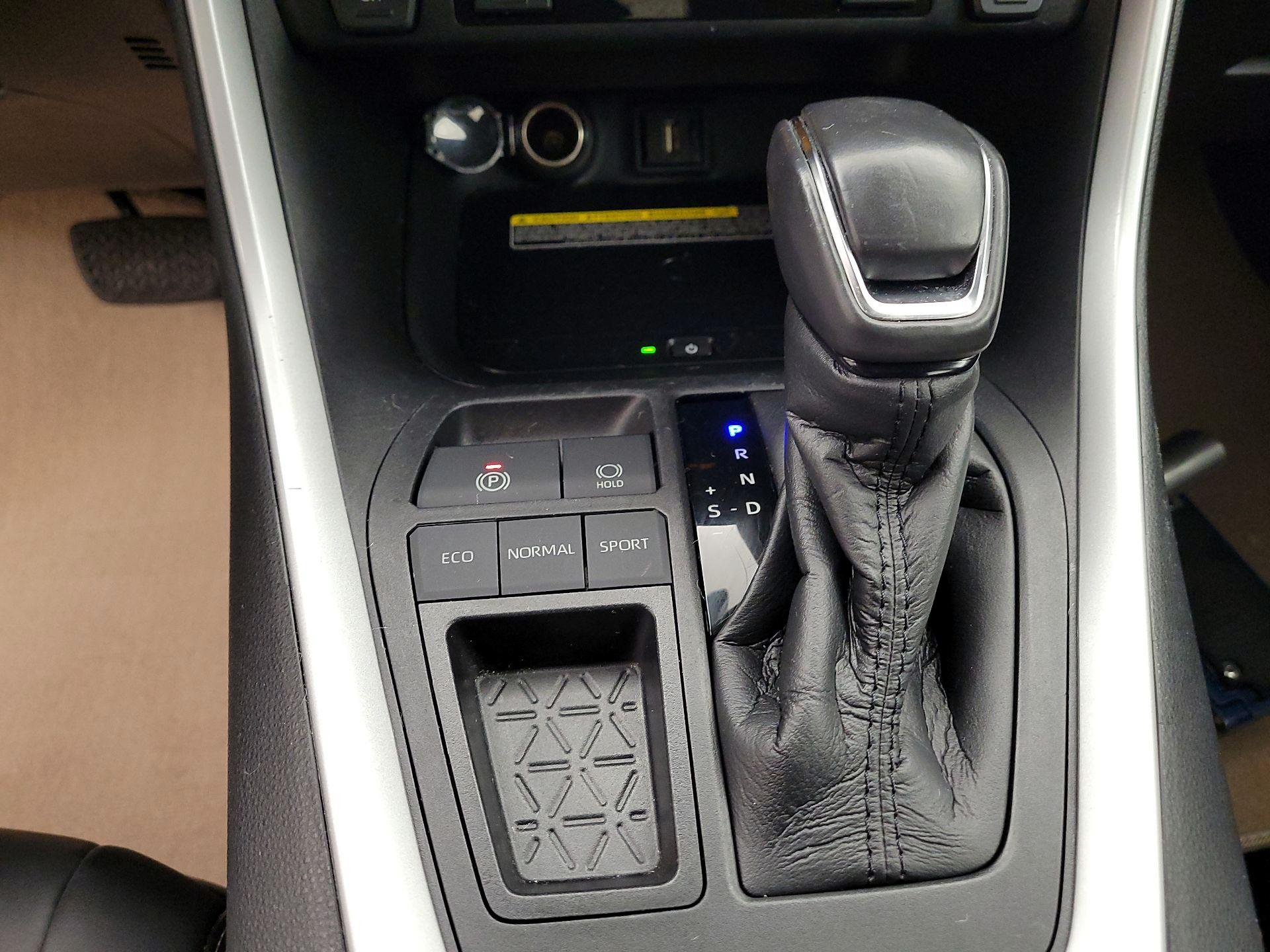 Thumbnail: 2021 Toyota RAV4 - 15