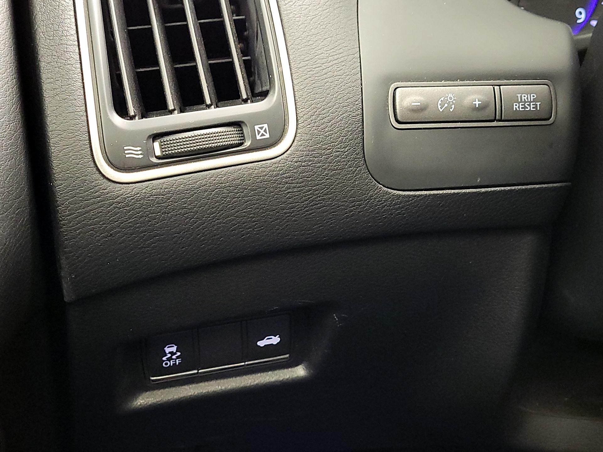 Thumbnail: 2014 INFINITI Q50 - 13