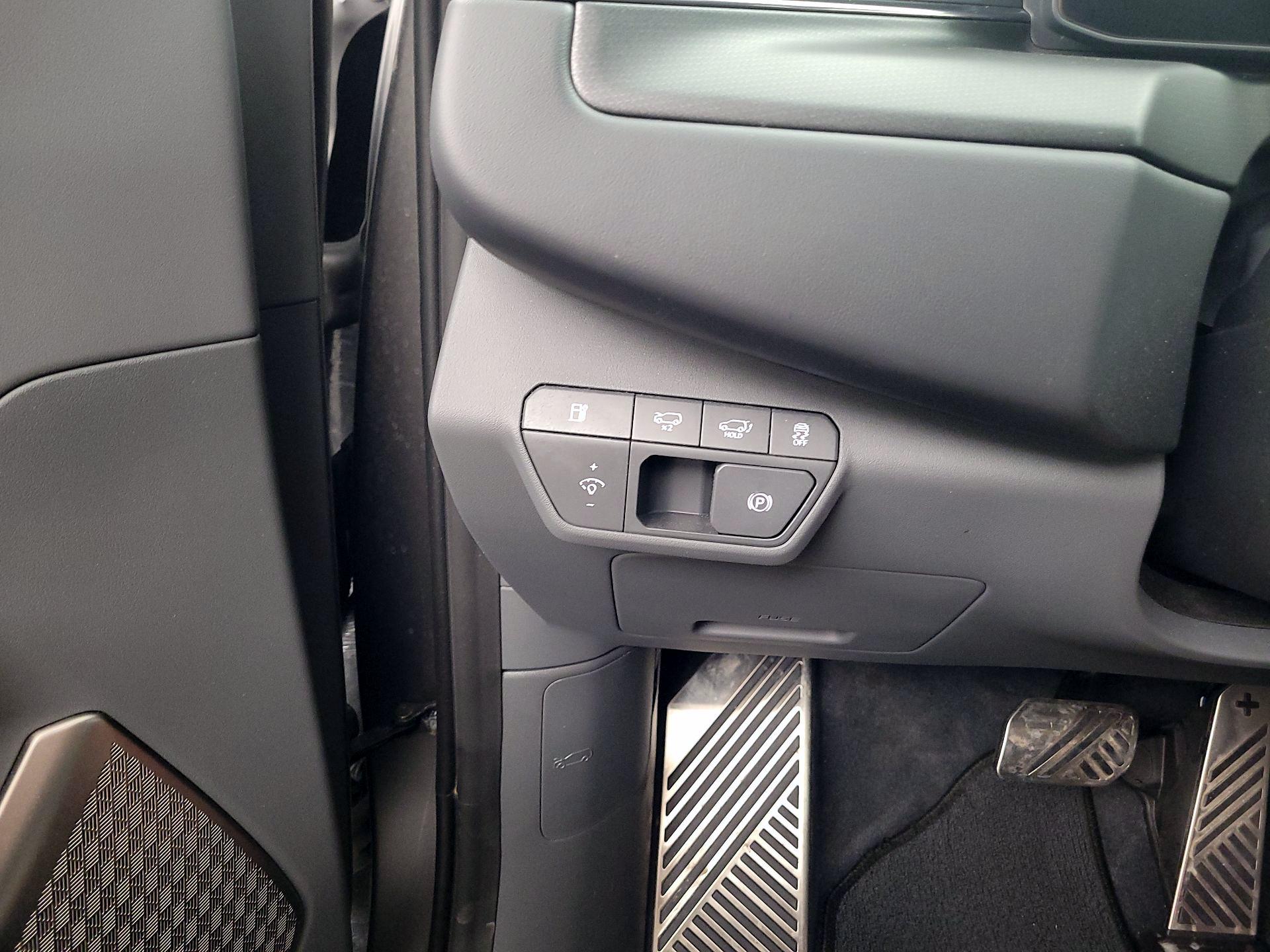 Thumbnail: 2024 Kia EV9 - 13