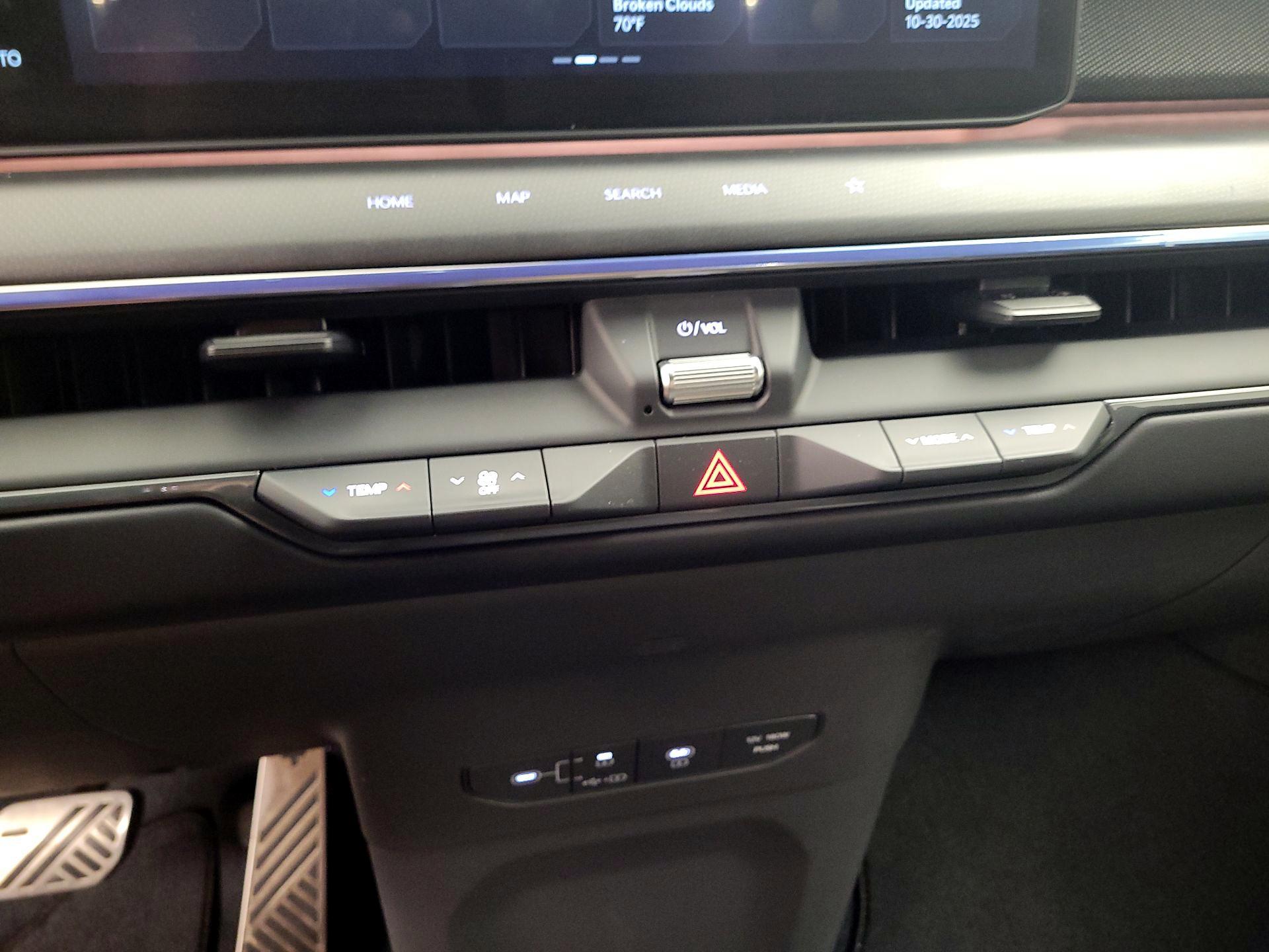 Thumbnail: 2024 Kia EV9 - 16