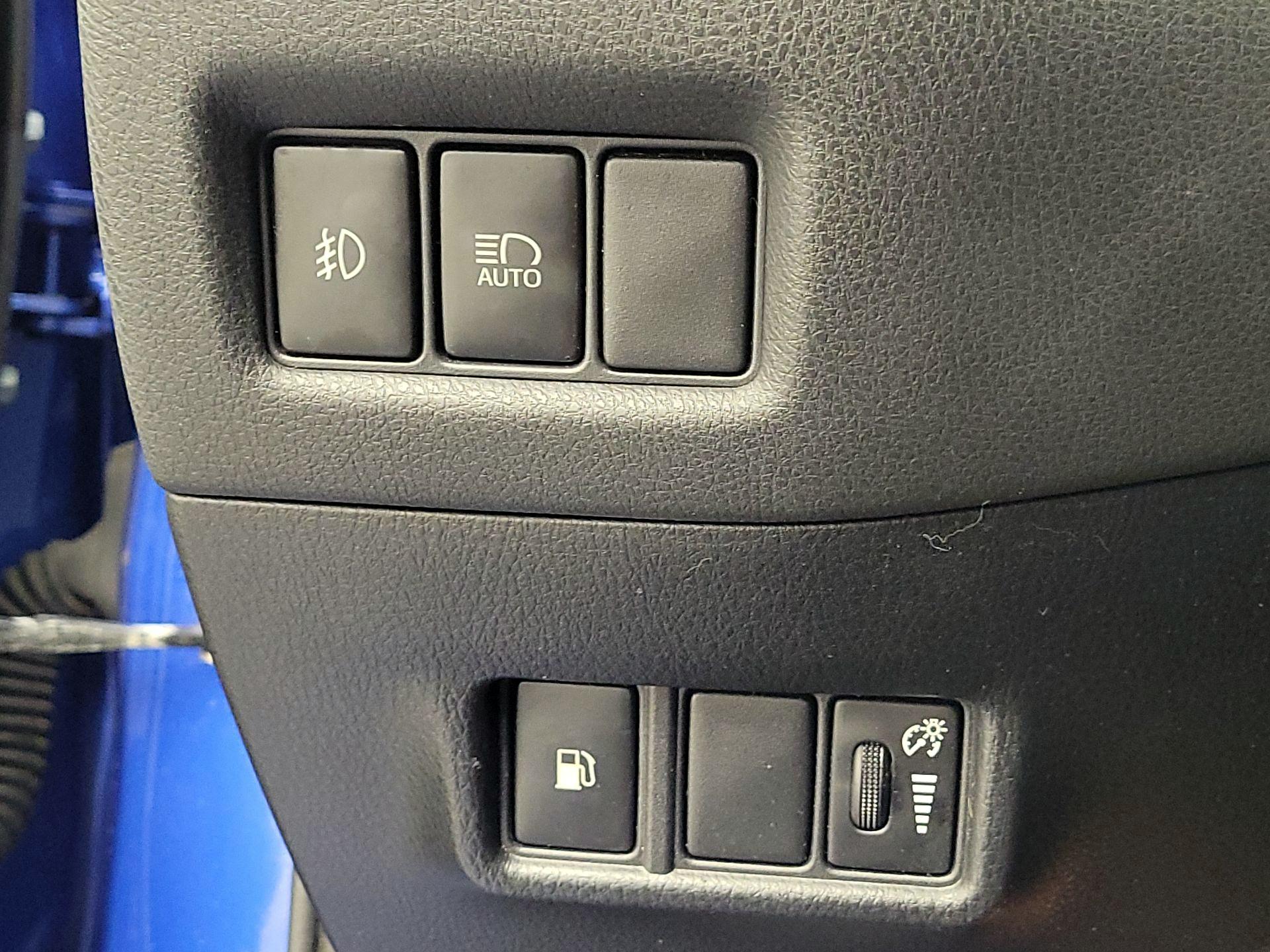 Thumbnail: 2018 Toyota C-HR - 13