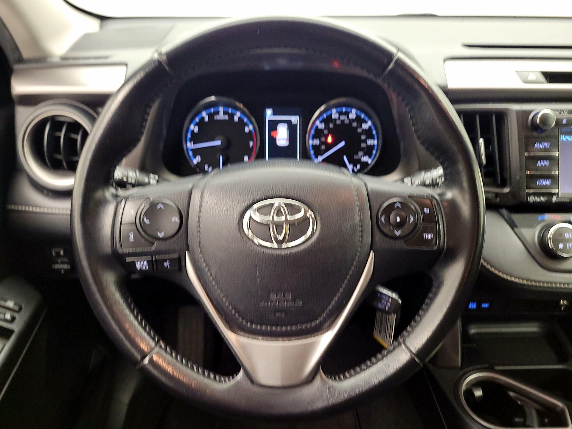Thumbnail: 2016 Toyota RAV4 - 10