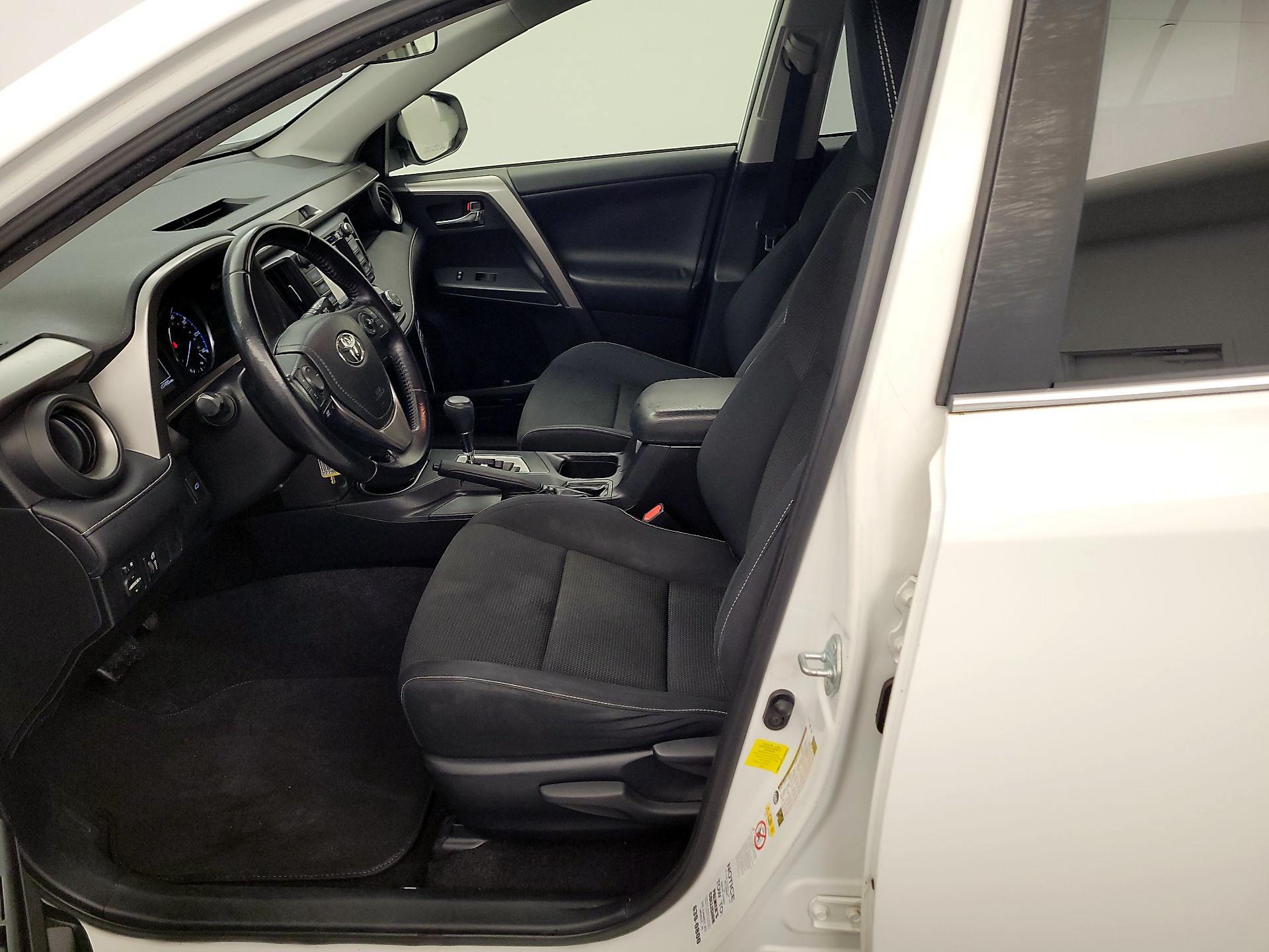 Thumbnail: 2016 Toyota RAV4 - 11