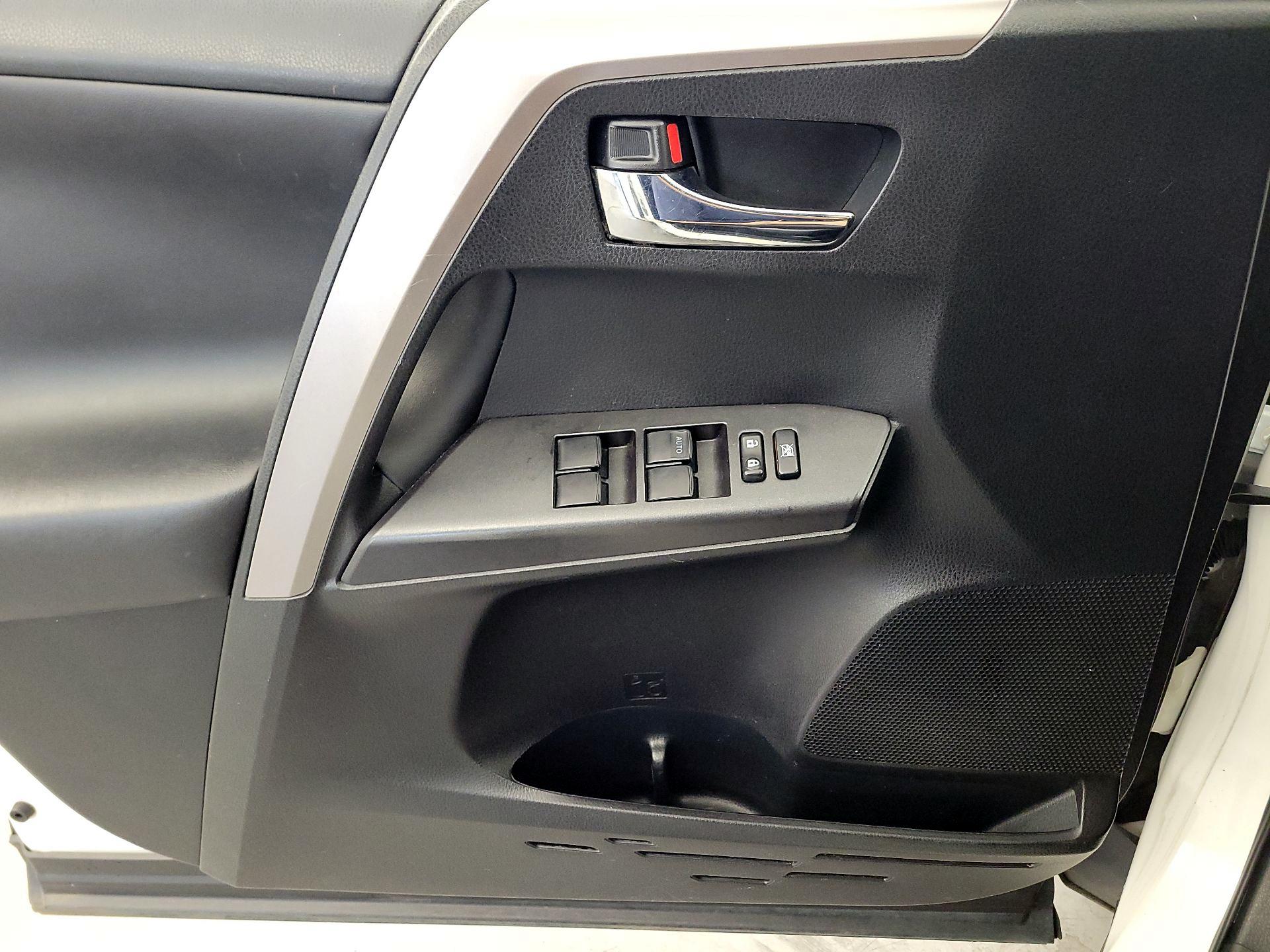 Thumbnail: 2016 Toyota RAV4 - 12