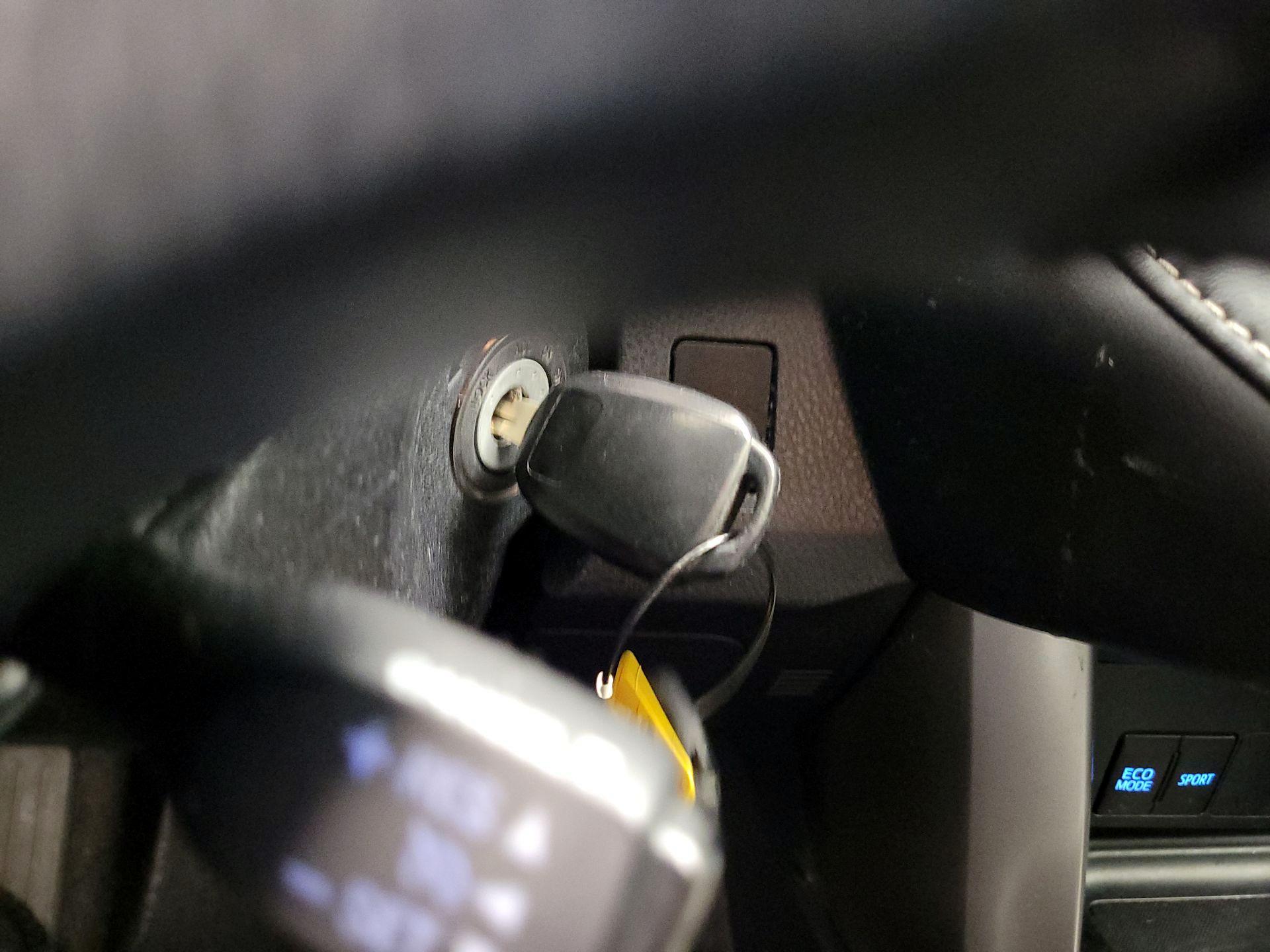 Thumbnail: 2016 Toyota RAV4 - 18