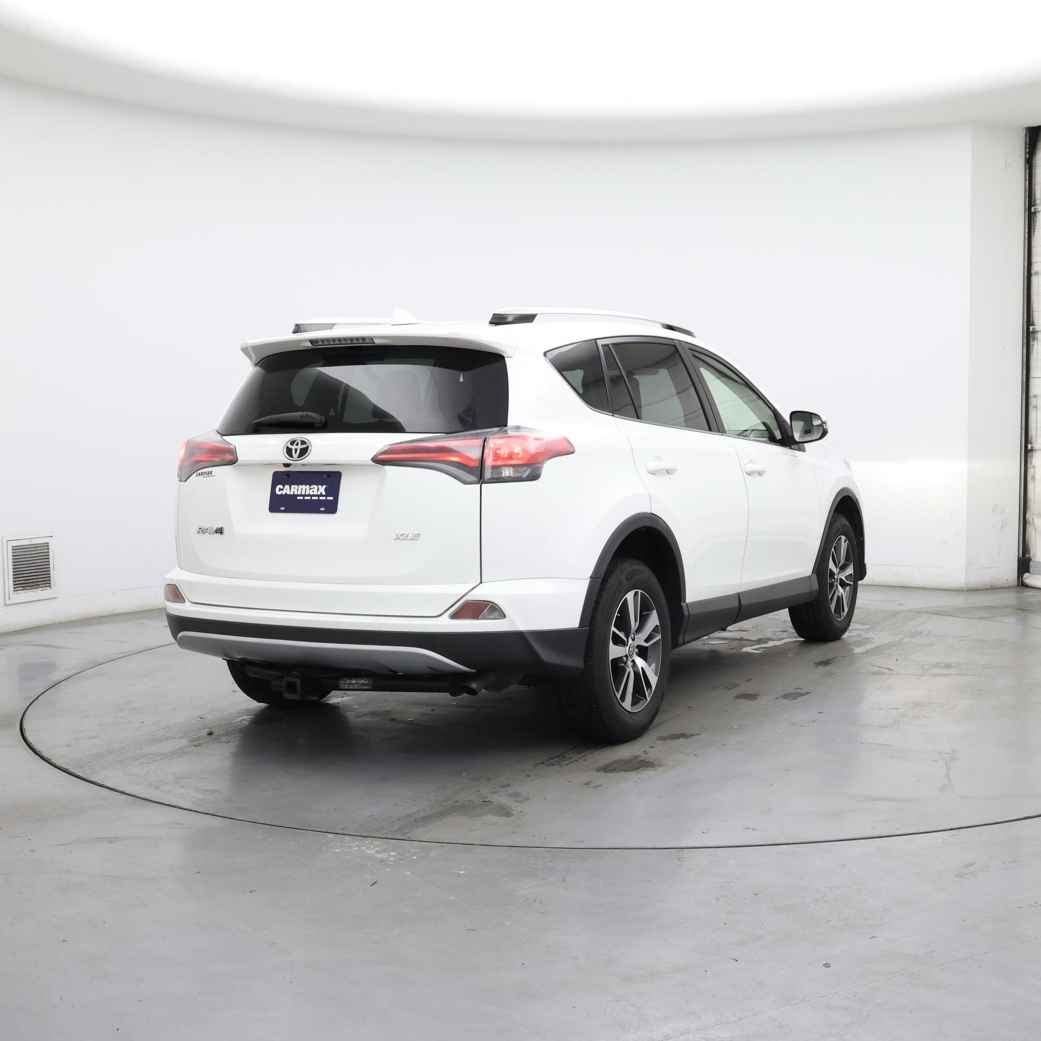 Thumbnail: 2016 Toyota RAV4 - 8