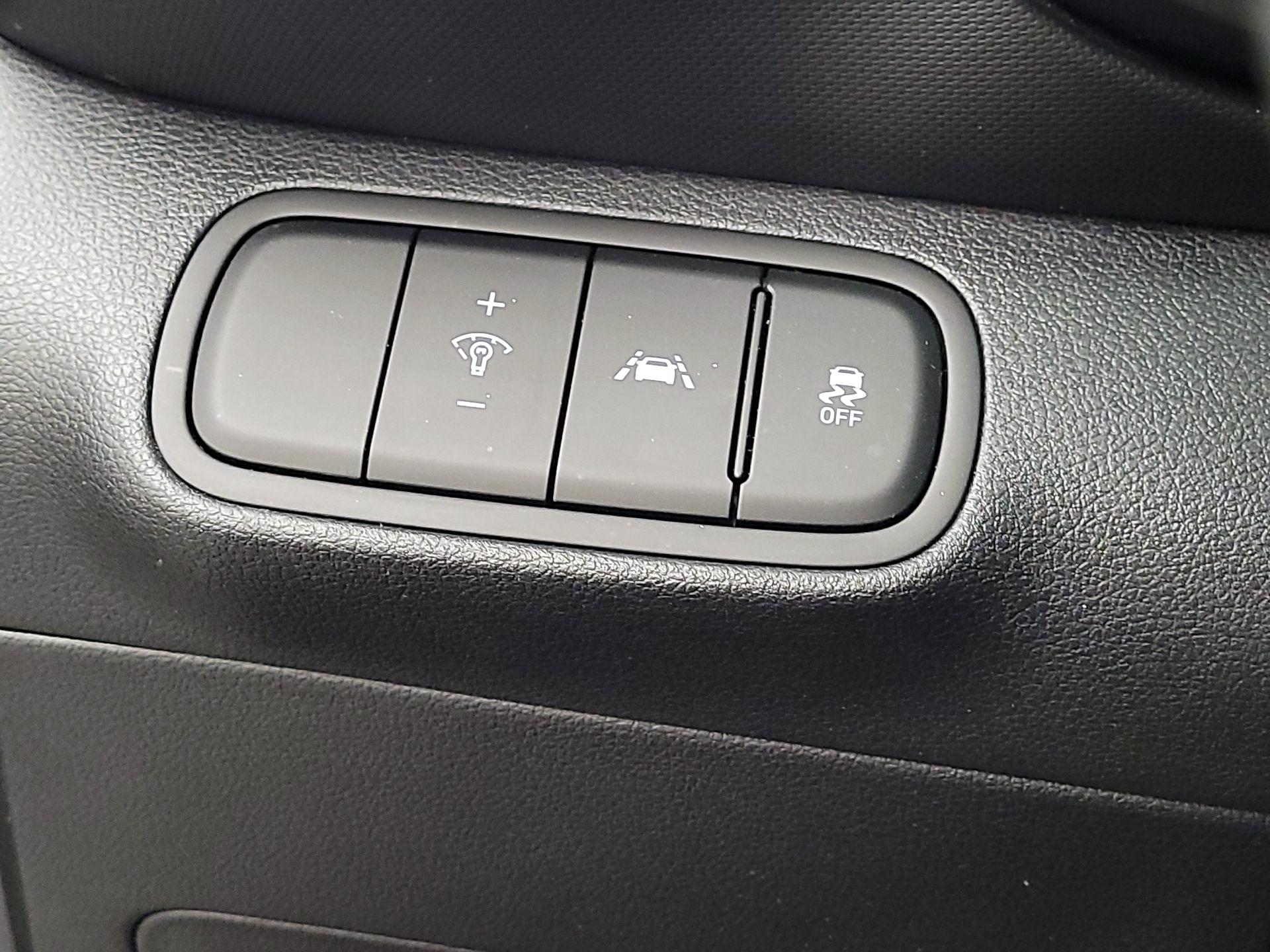 Thumbnail: 2022 Hyundai Venue - 13