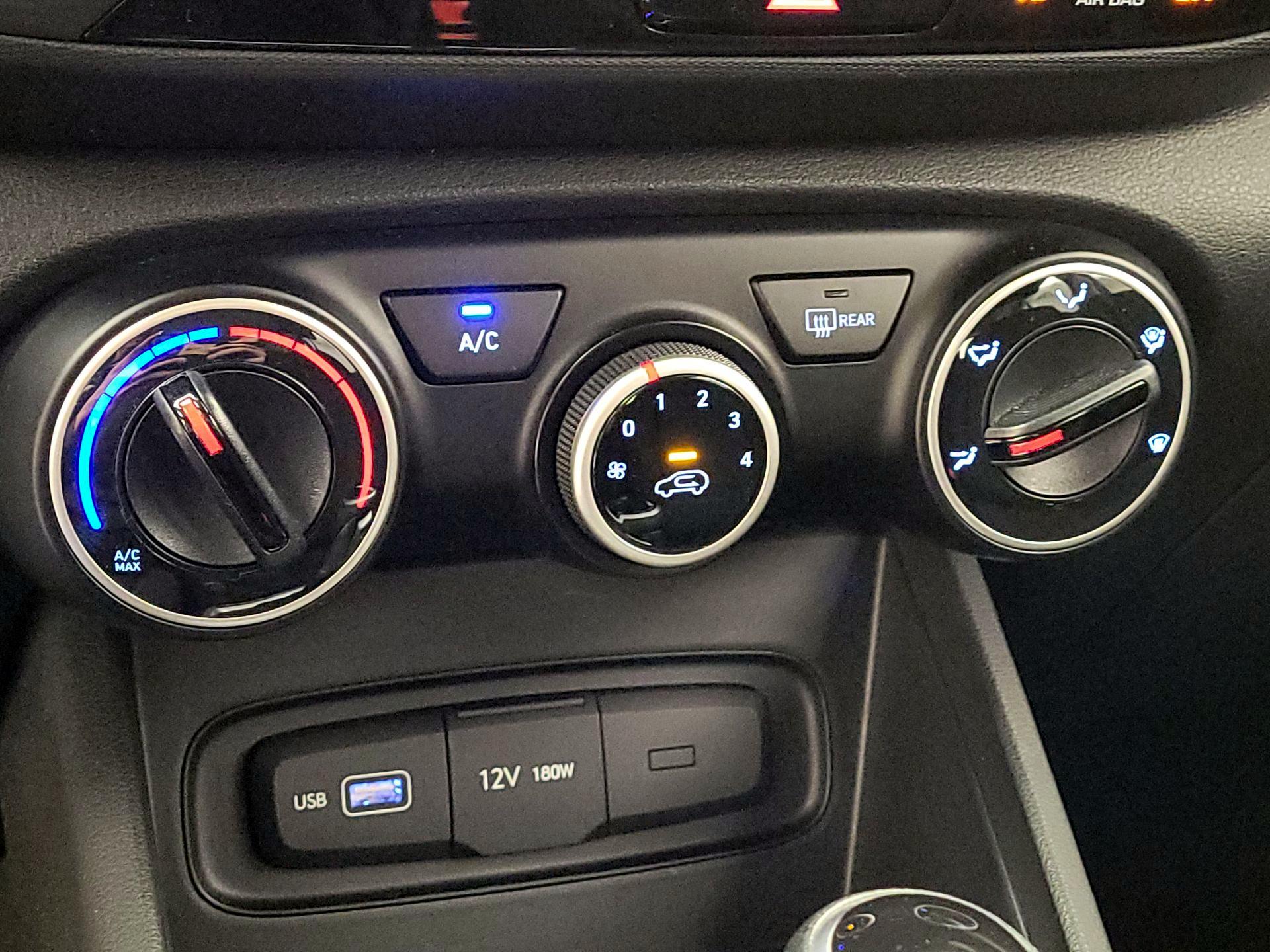 Thumbnail: 2022 Hyundai Venue - 16