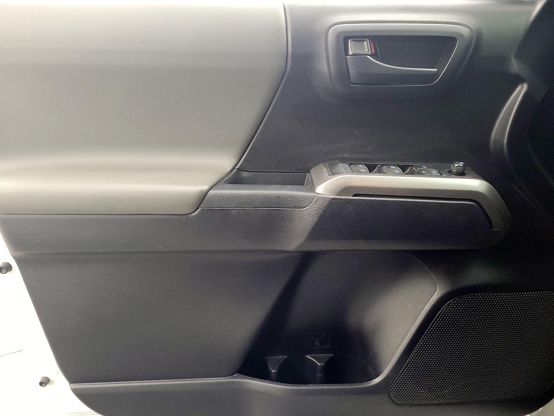 Thumbnail: 2021 Toyota Tacoma - 12