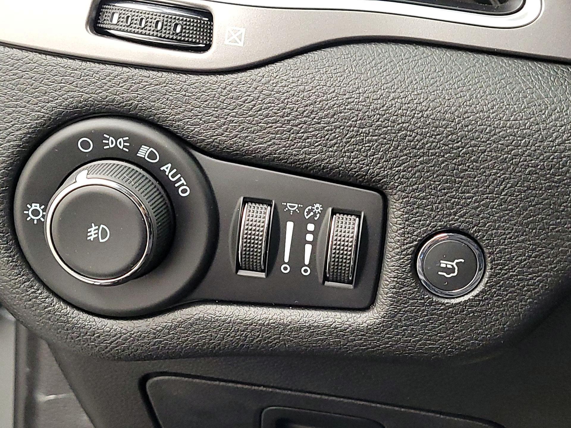 Thumbnail: 2022 Jeep Cherokee - 13