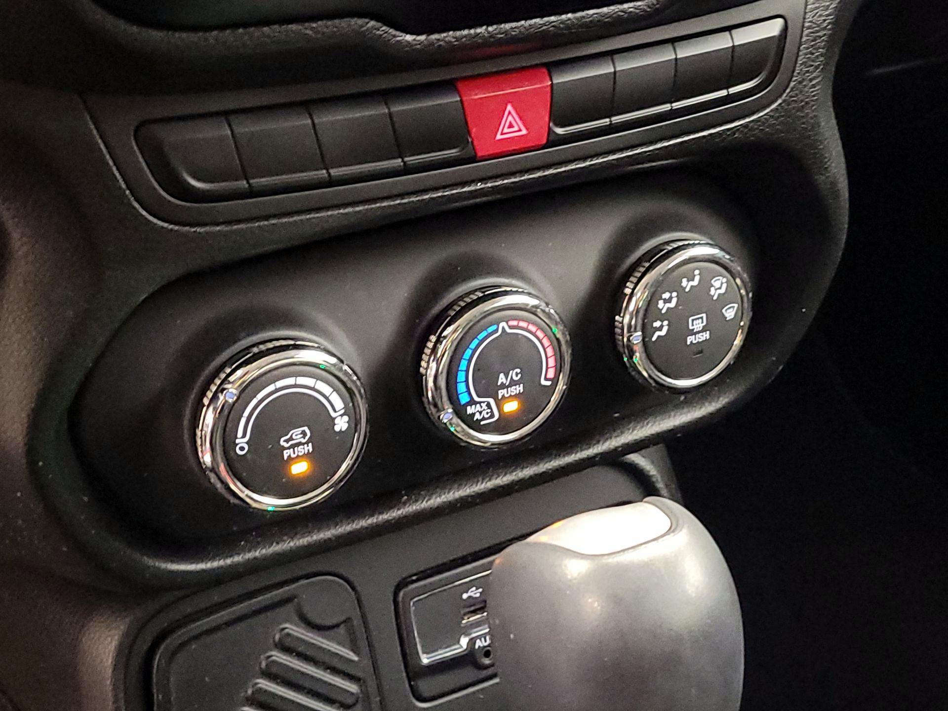 Thumbnail: 2015 Jeep Renegade - 16