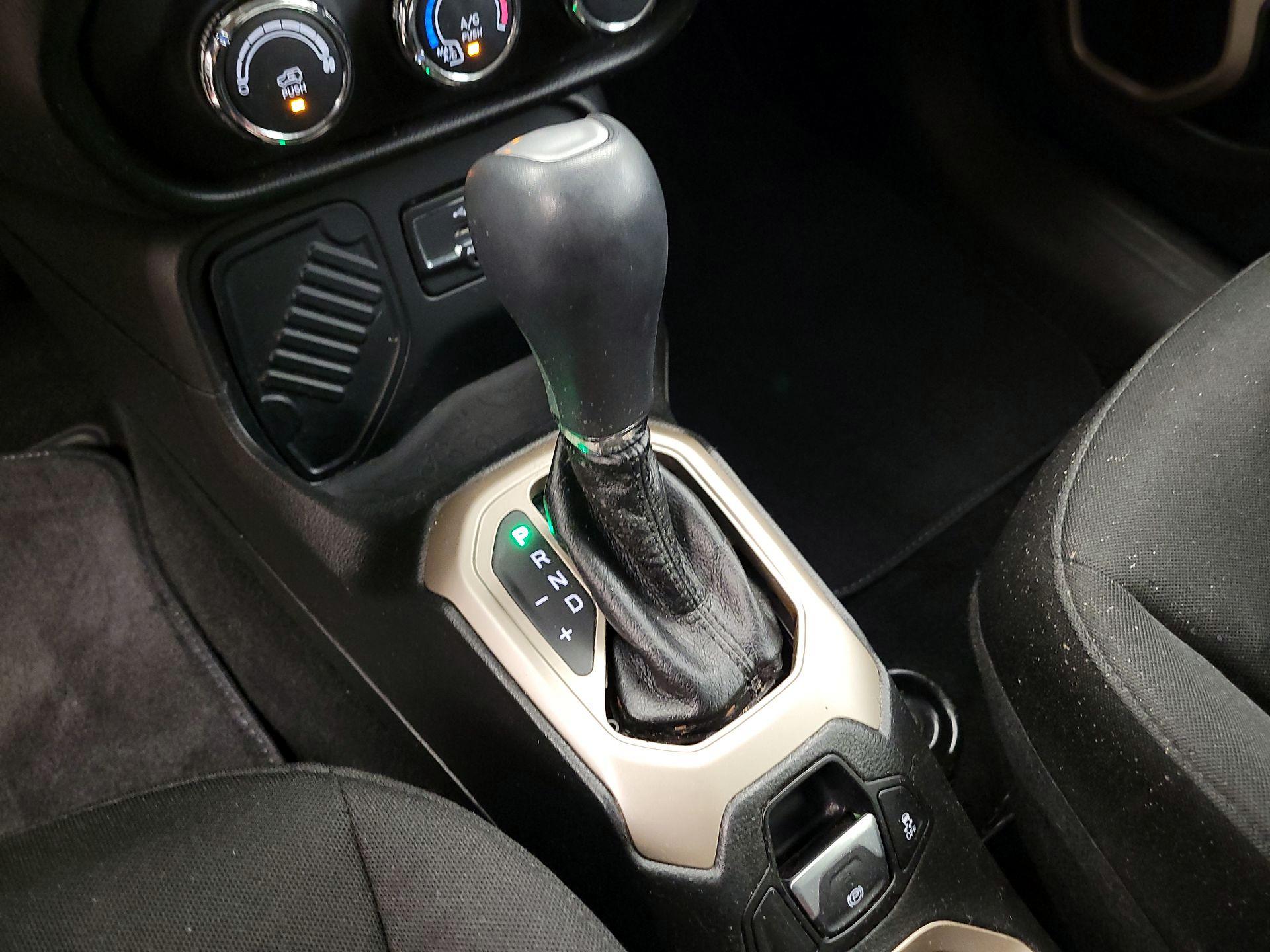 Thumbnail: 2015 Jeep Renegade - 17