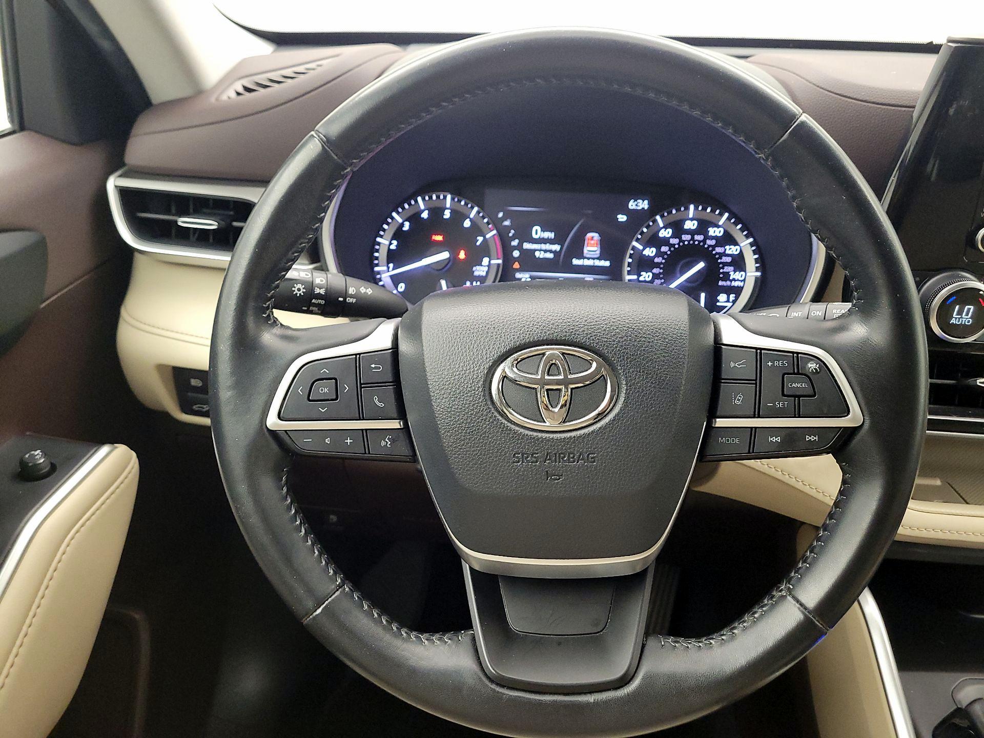 Thumbnail: 2022 Toyota Highlander - 10