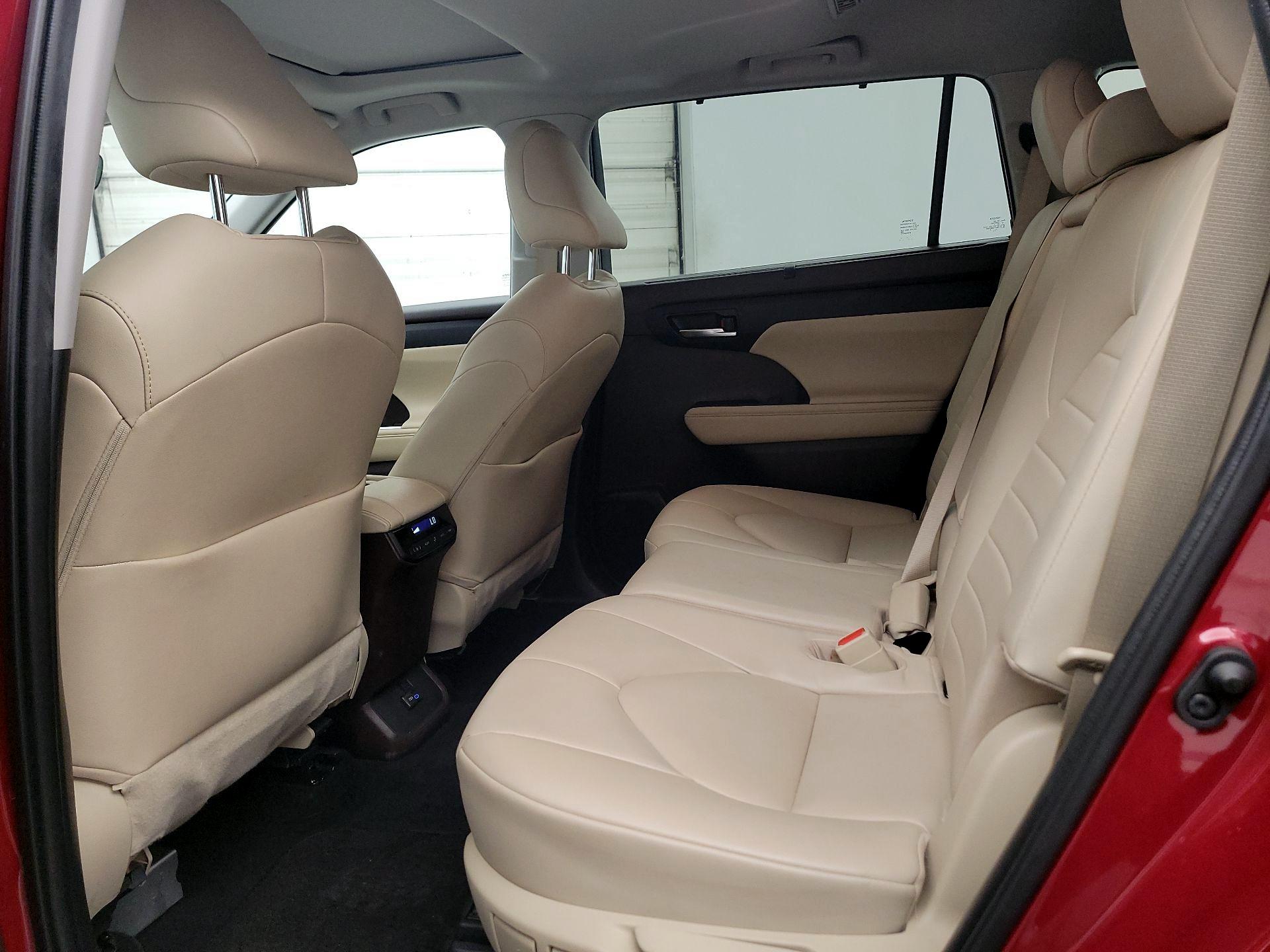 Thumbnail: 2022 Toyota Highlander - 16