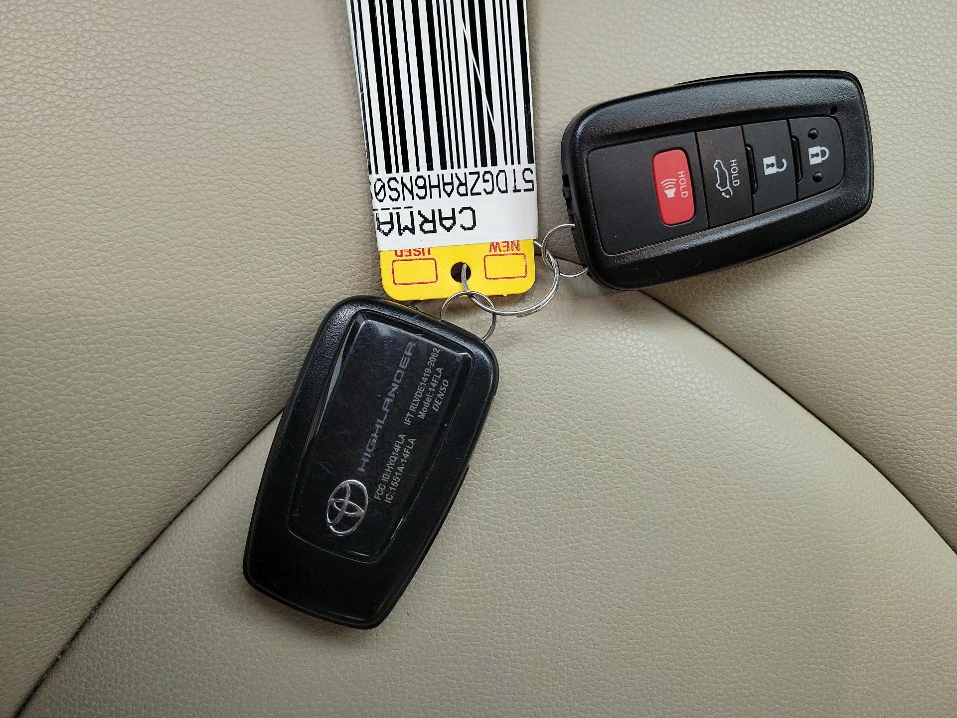 Thumbnail: 2022 Toyota Highlander - 19