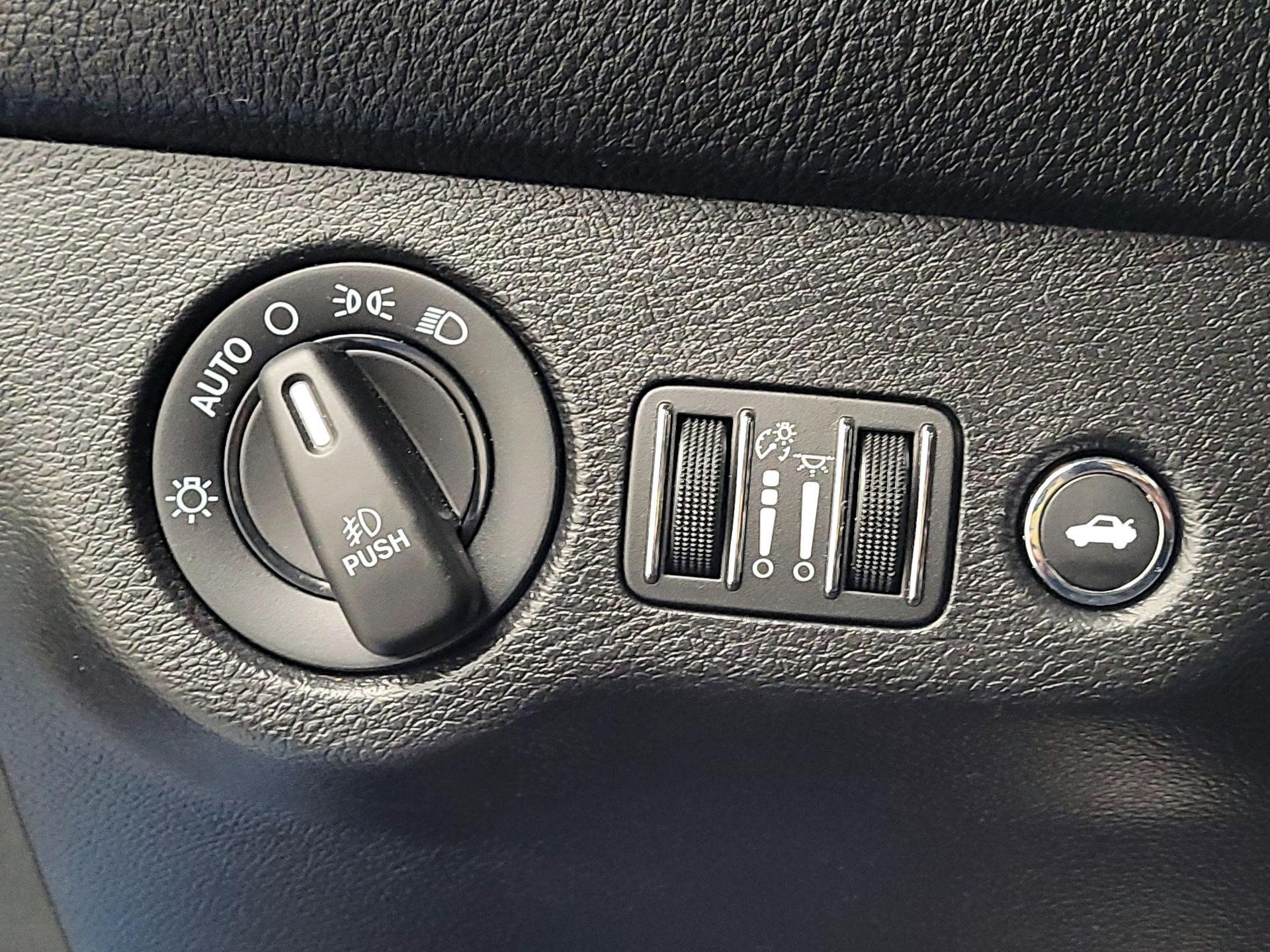 Thumbnail: 2019 Dodge Challenger - 13