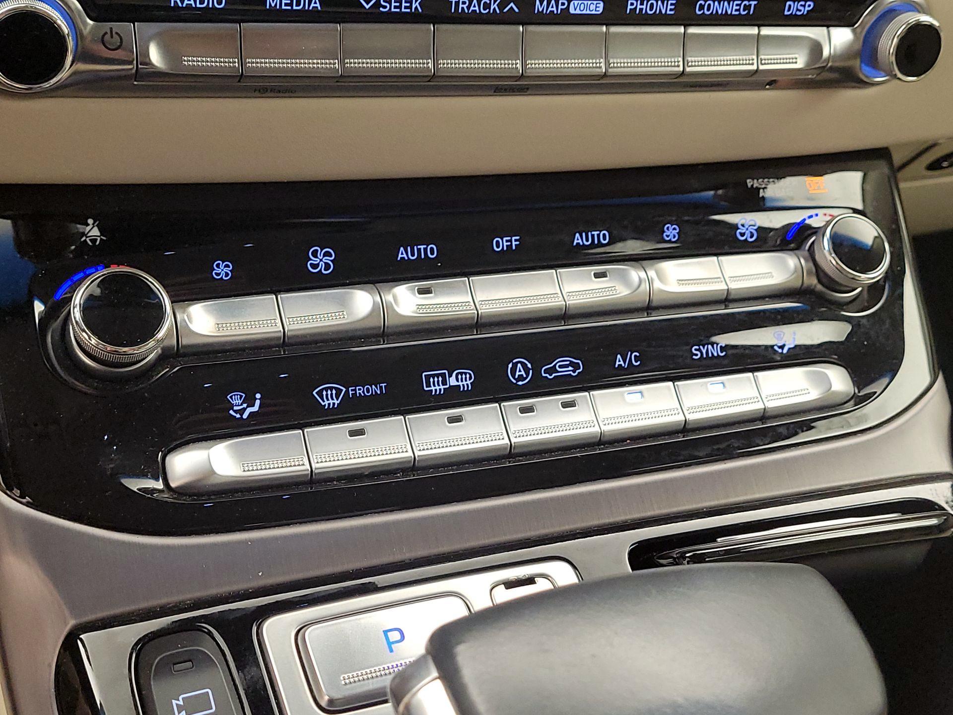 Thumbnail: 2019 Genesis G90 - 16