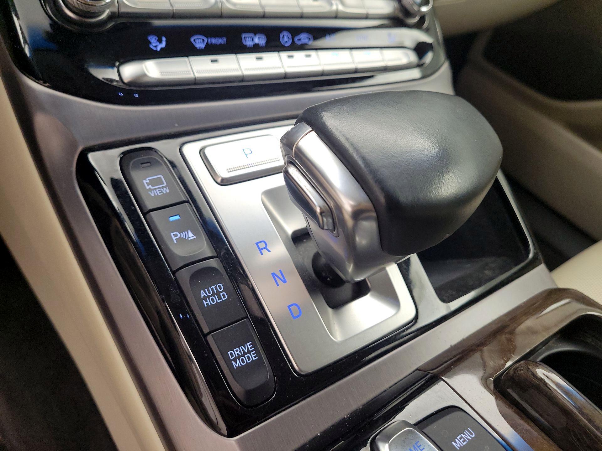 Thumbnail: 2019 Genesis G90 - 17