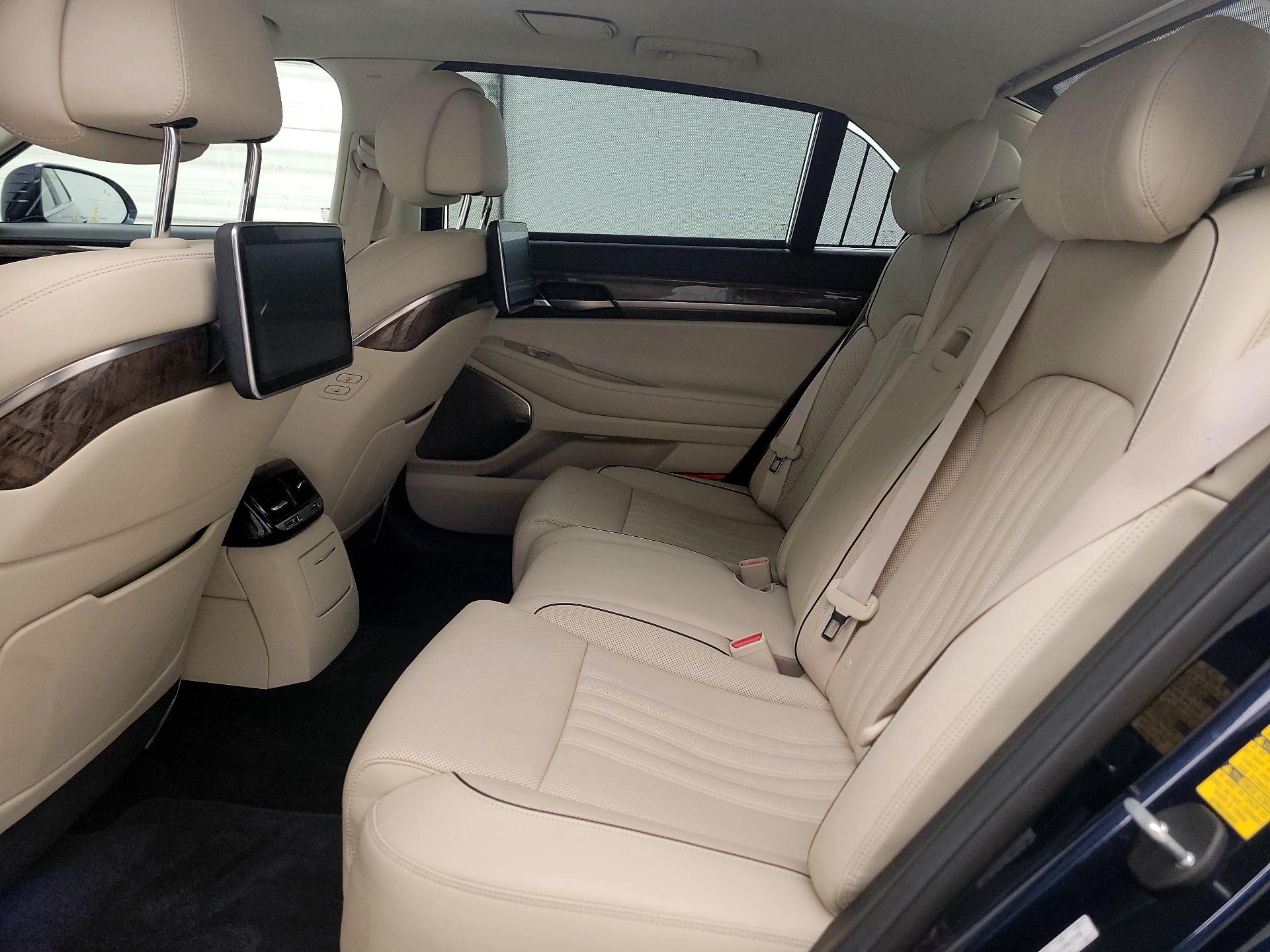 Thumbnail: 2019 Genesis G90 - 19