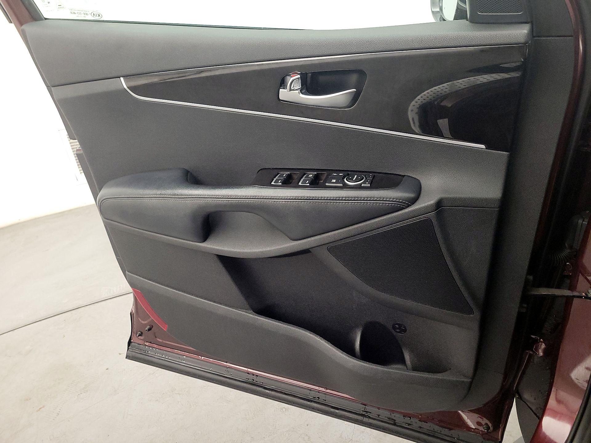 Thumbnail: 2017 Kia Sorento - 12