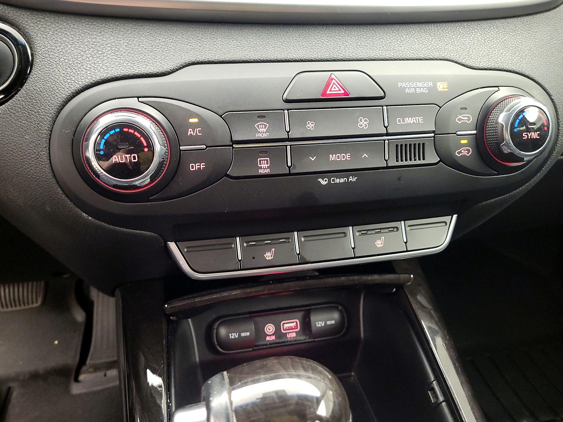 Thumbnail: 2017 Kia Sorento - 16